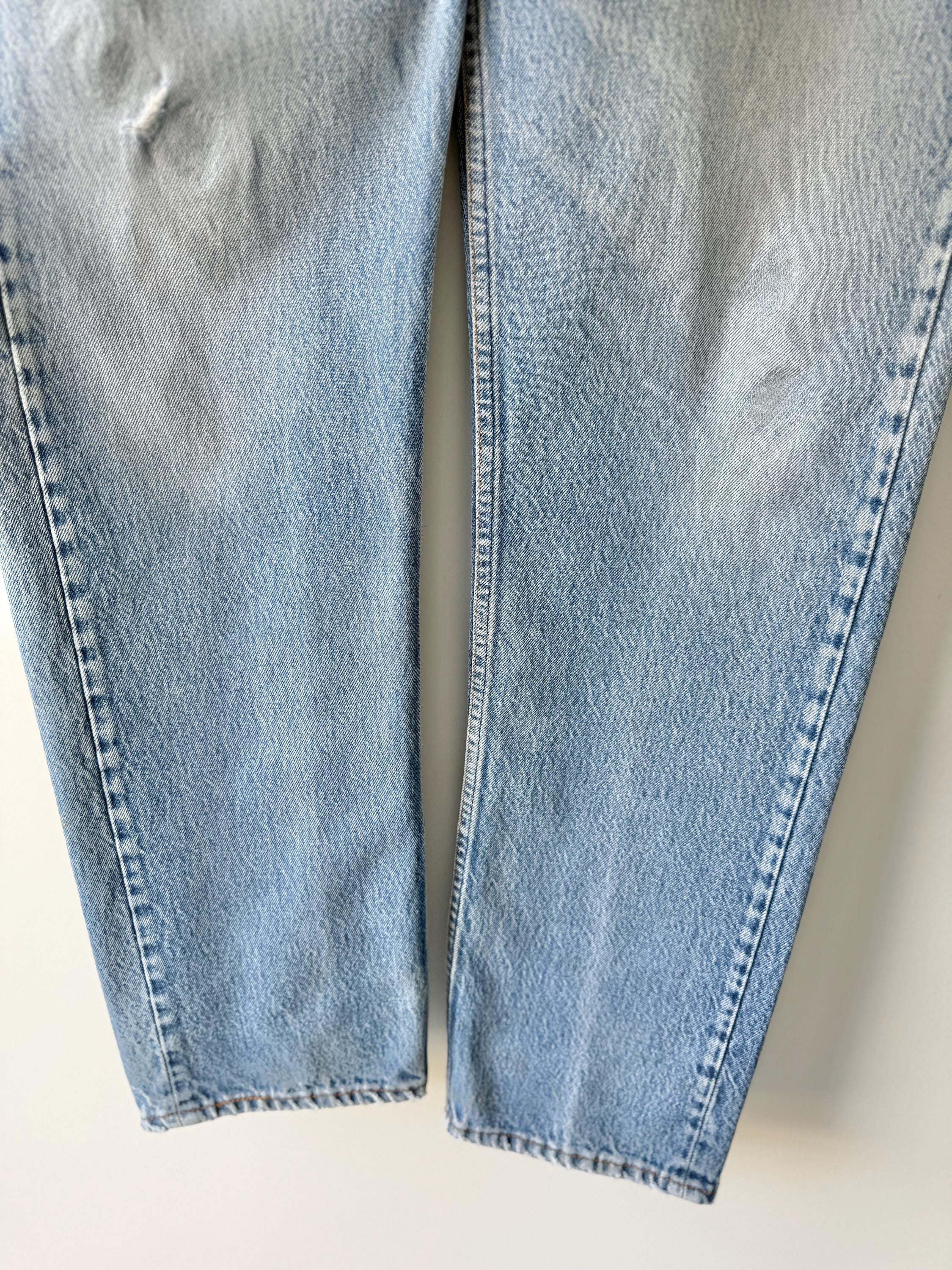 W31 L32 vintage Levis 501 30-31” measured waist medium faded denim made in USA 80s