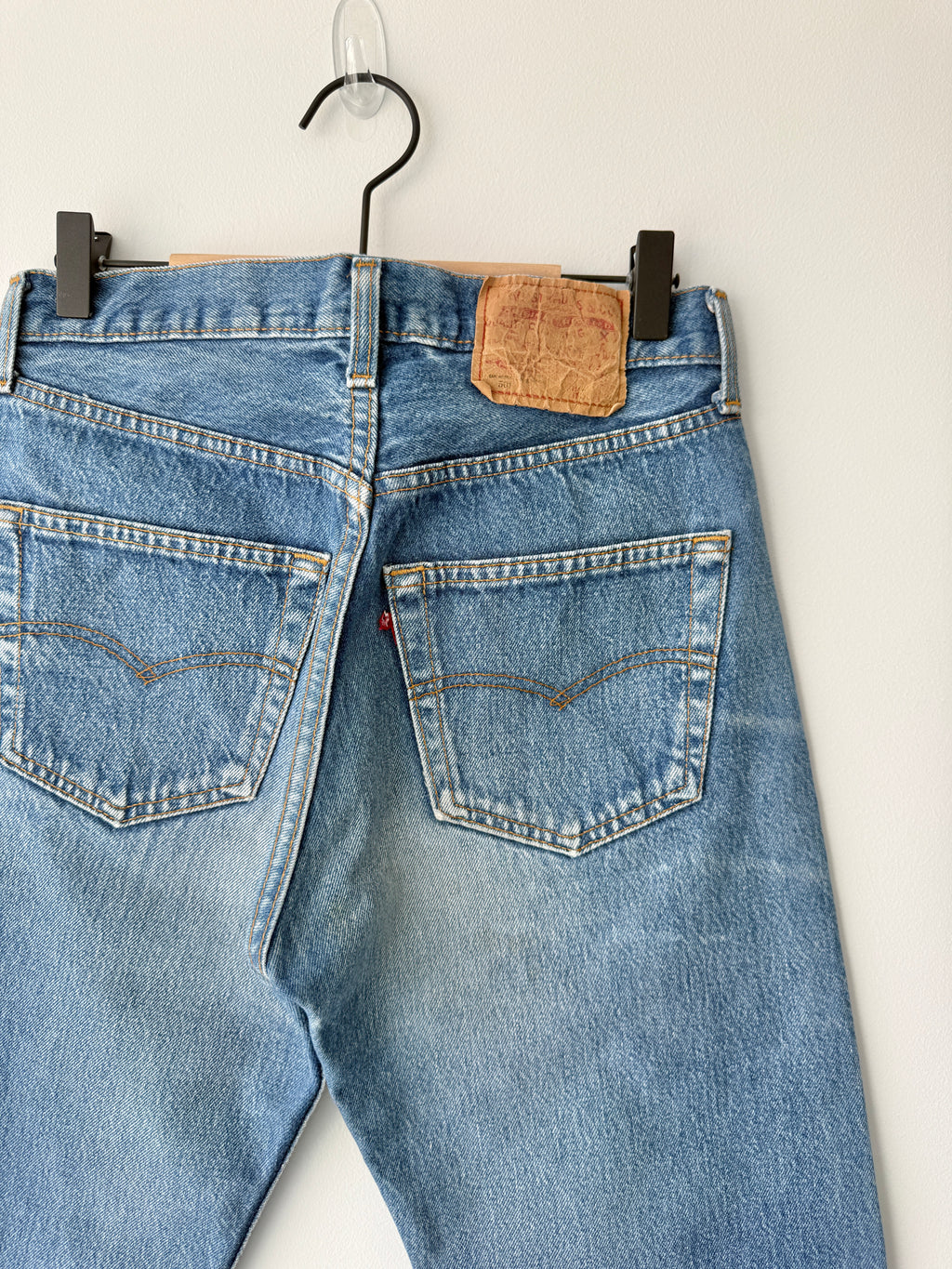 W28 L33 vintage Levis 501s 27/28” measured dark fade blue 501s 90s USA