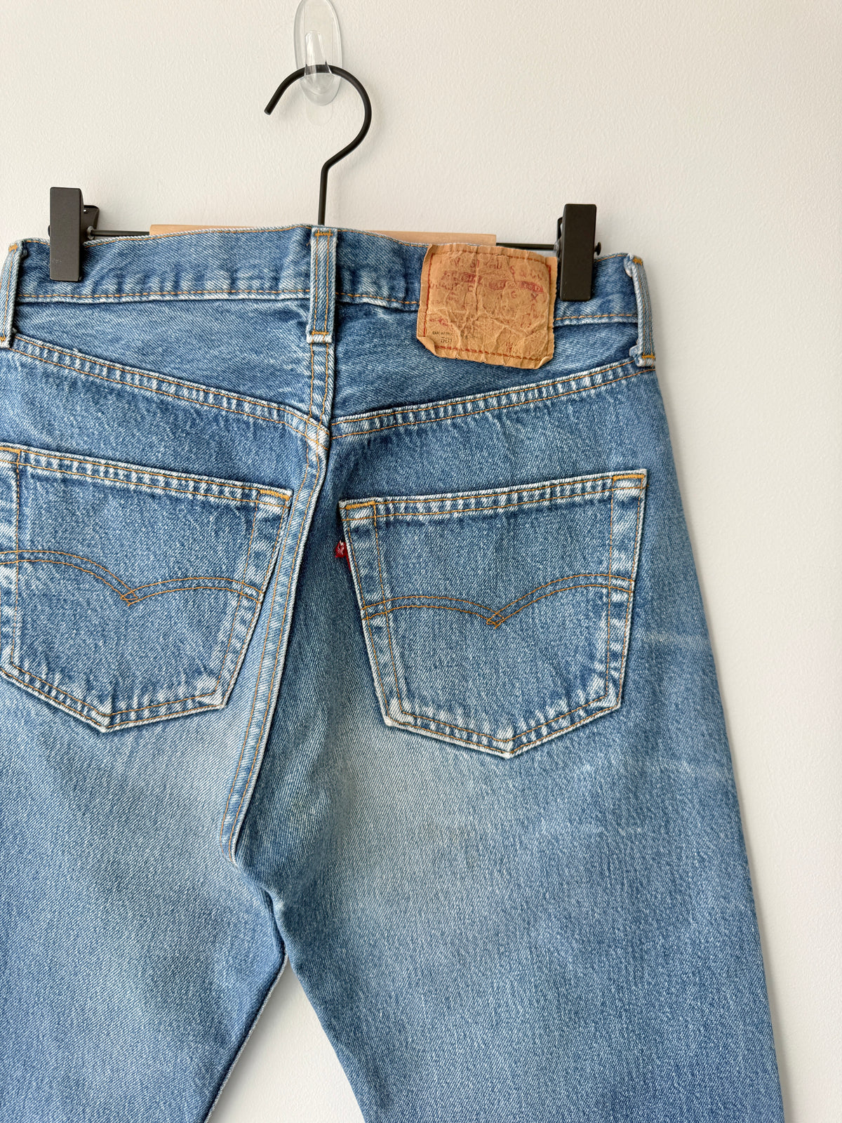 W28 L33 vintage Levis 501s 27/28” measured dark fade blue 501s 90s USA