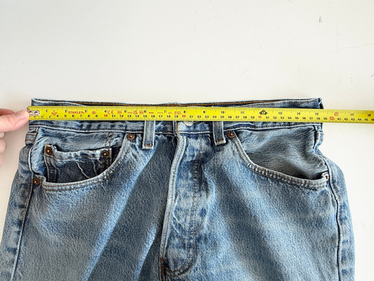 W29 L29 vintage Levis 501s 28/29” measured medium fade blue 501s early 90s medium lower rise