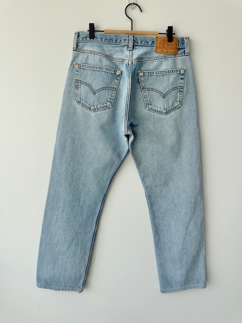 W31 L28 vintage Levis 501 light blue 30/31” measured waist 501s 90s USA
