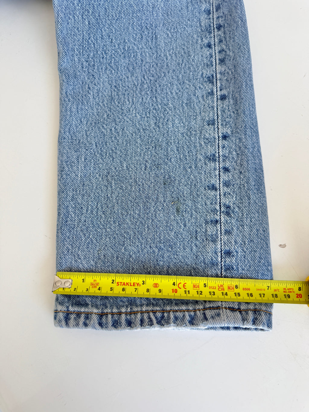 W25 L31 vintage Levis 501 24/25” measured waist medium light blue 501s 90s  USA nl