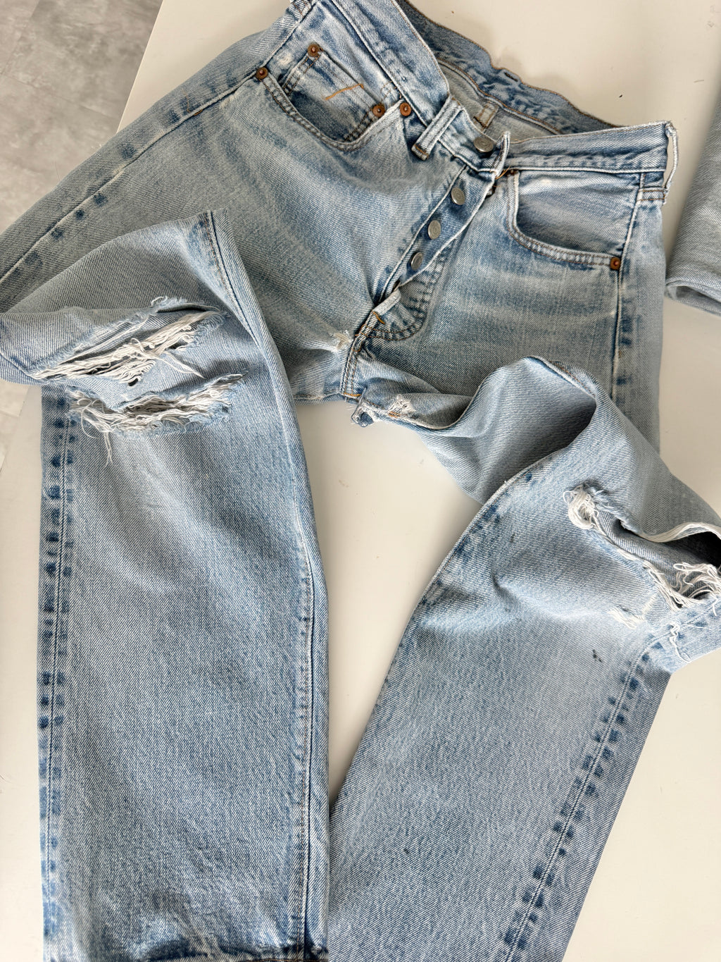 Selvedge W28 L30 vintage Levis 501s 26/28” measured whisker light blue fade 70s selvedge 501s USA