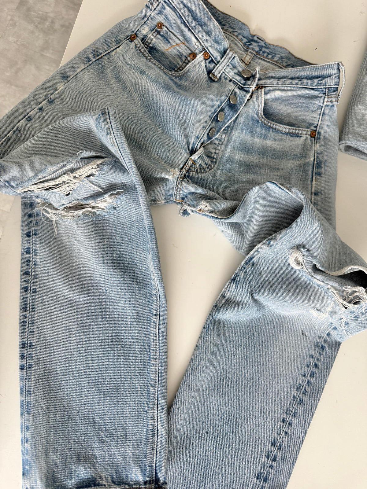 Selvedge W28 L30 vintage Levis 501s 26/28” measured whisker light blue fade 70s selvedge 501s USA