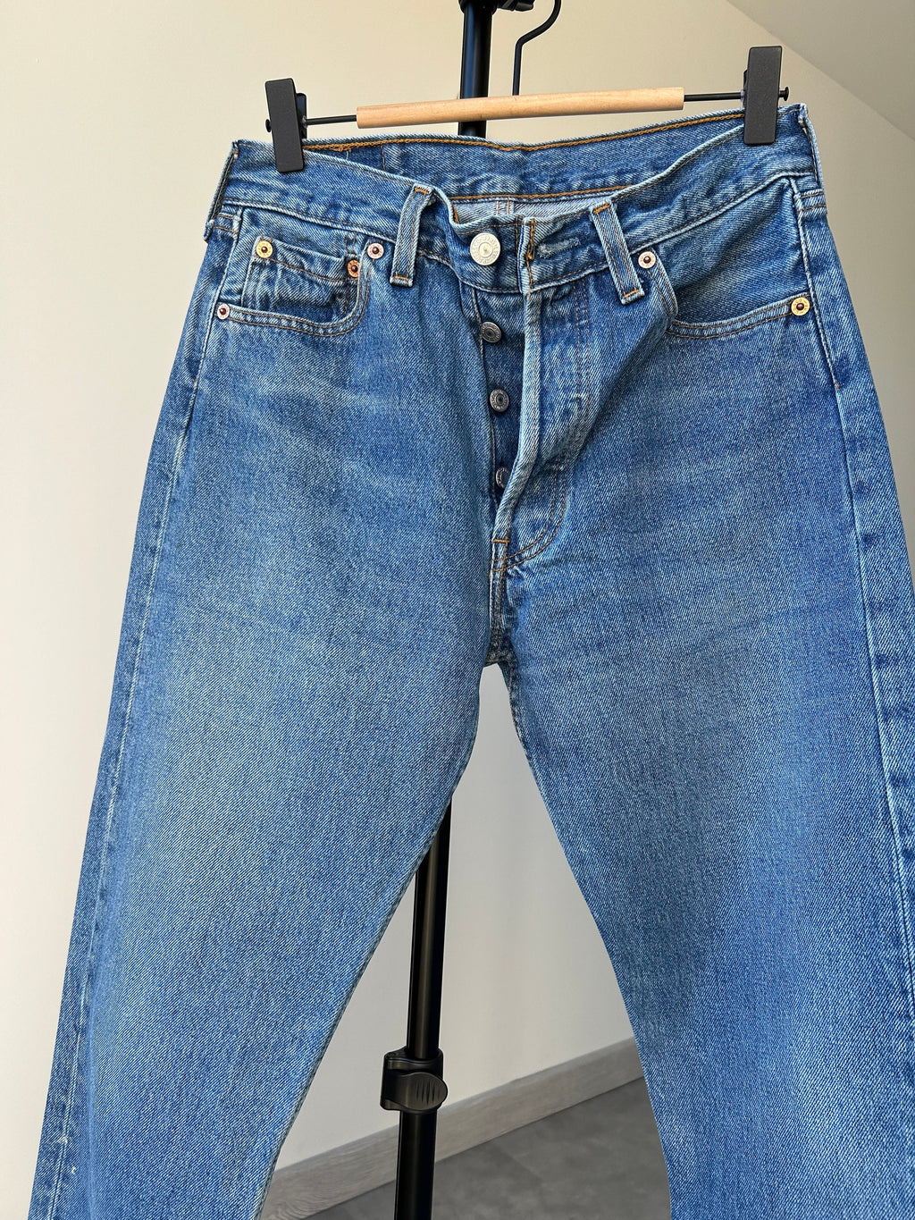 w27 L29 Levis 501 jeans medium blue denim 90s vintage Levi’s 501s blue 501s