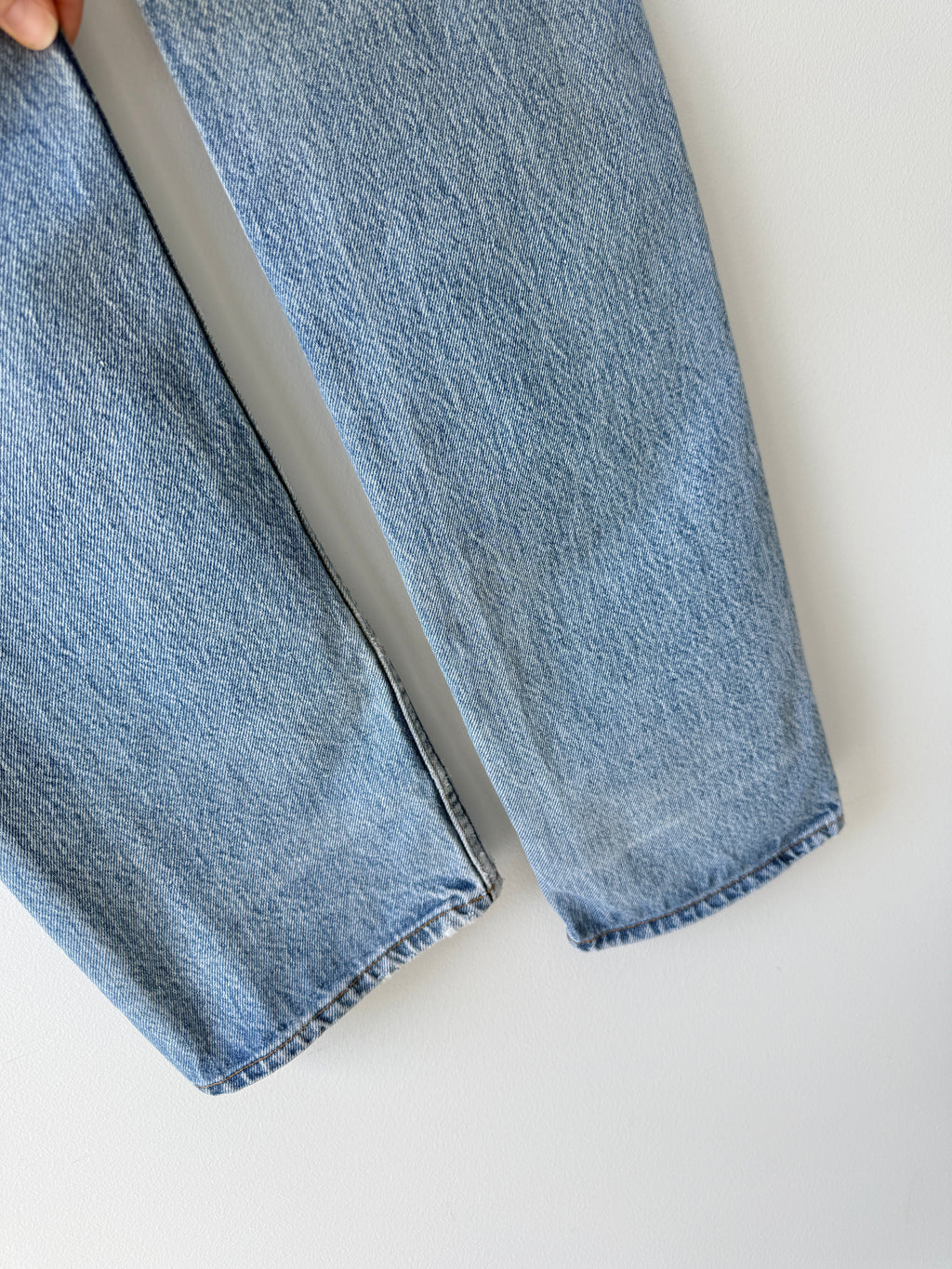 W25 L32 vintage Levis 501 25” measured waist blue 501s made in 80s