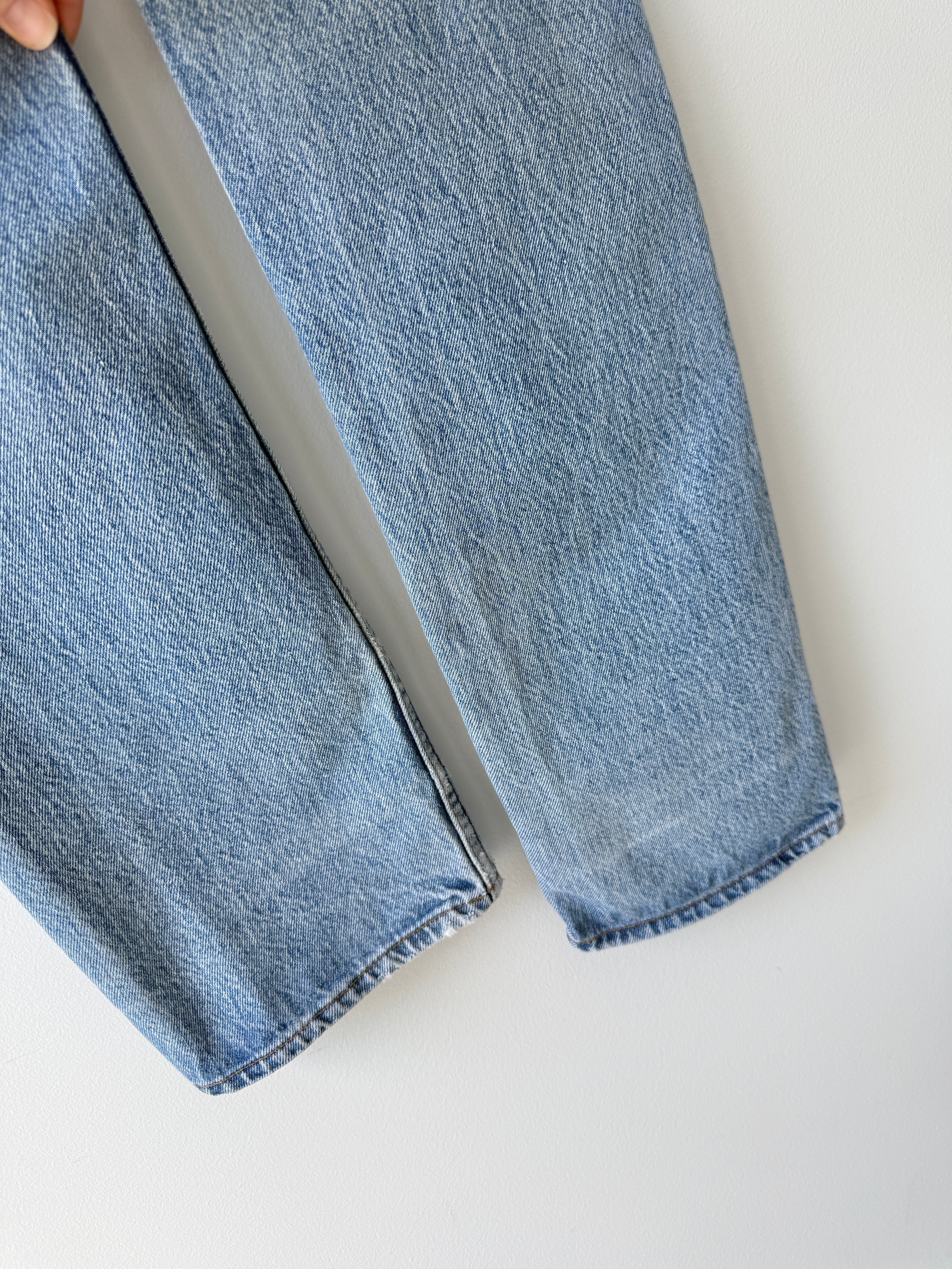 W25 L32 vintage Levis 501 25” measured waist blue 501s made in 80s