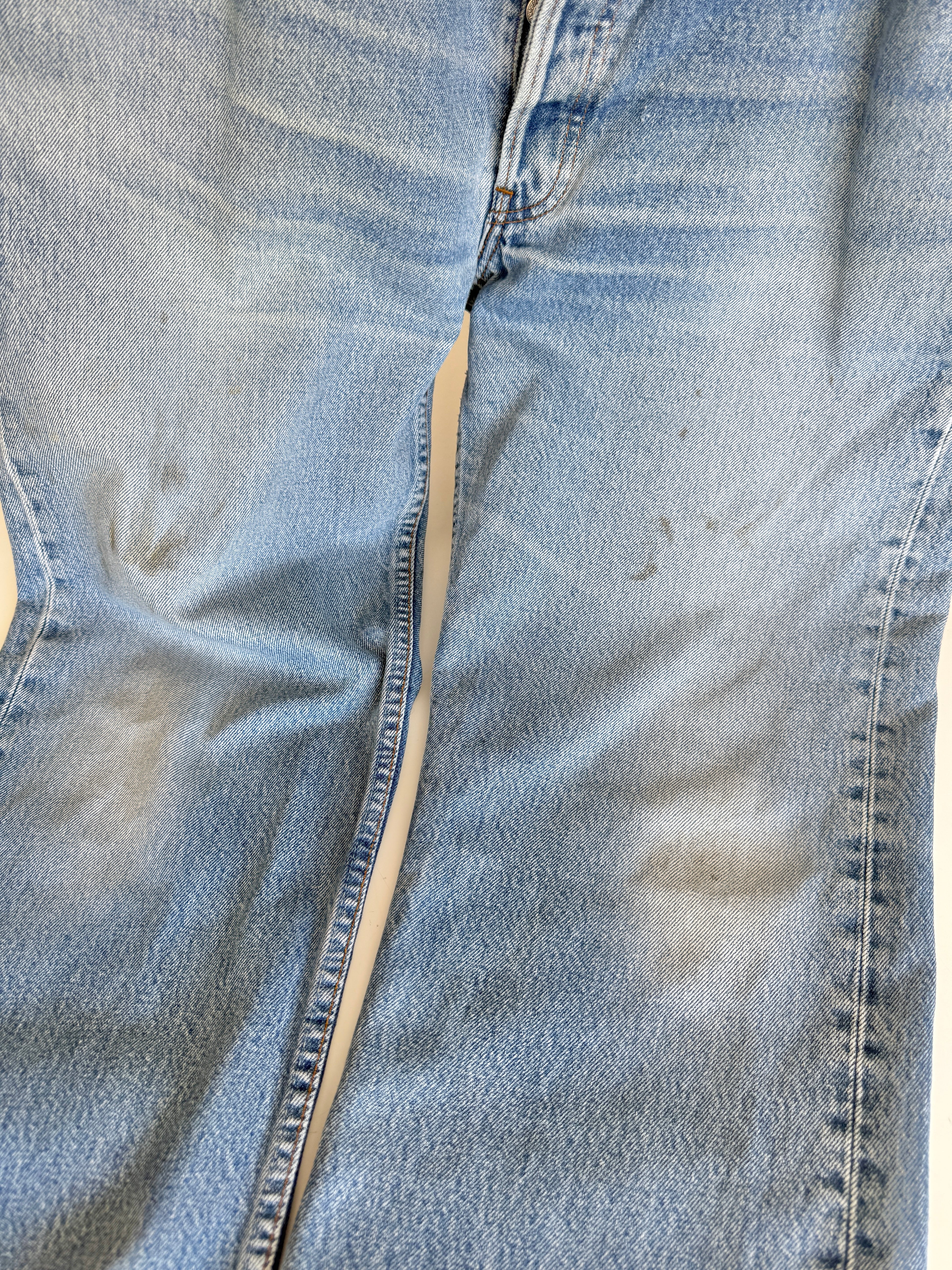 W33 L28 vintage Levis 501 32-33” measured medium faded blue denim Y2K wallet mark well worn in denim