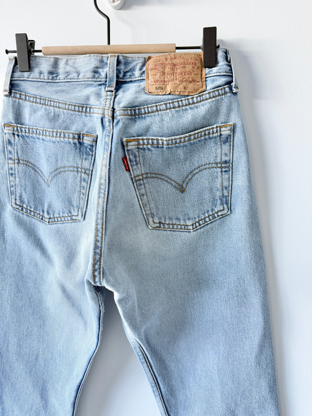 W25 L31 vintage Levis 501 24-25” measured light faded blue denim 90’s levi’s 501s