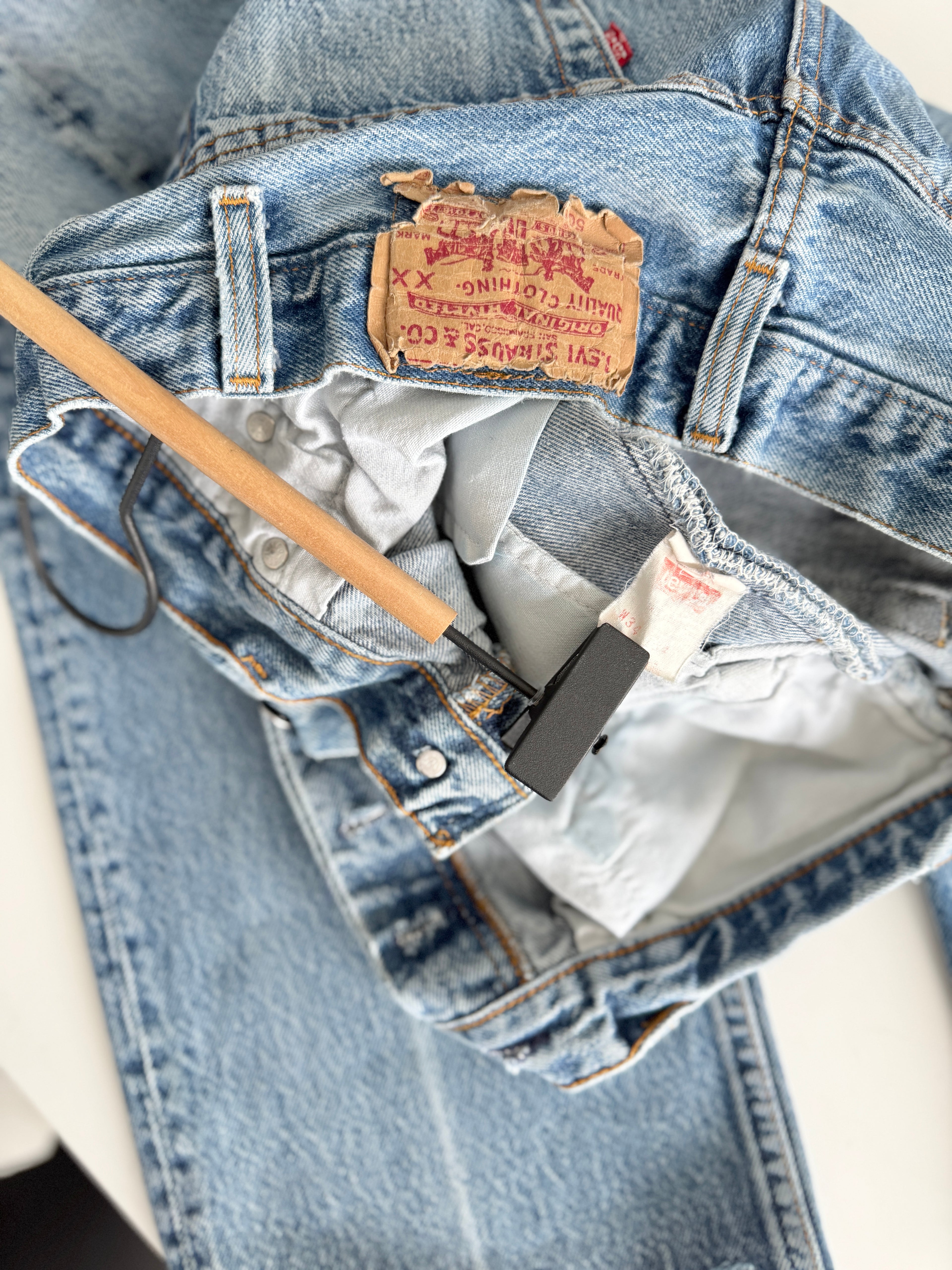 W32 L27 vintage Levis 501 31/32” measured unique faded blue denim 90s USA Levi’s 501s