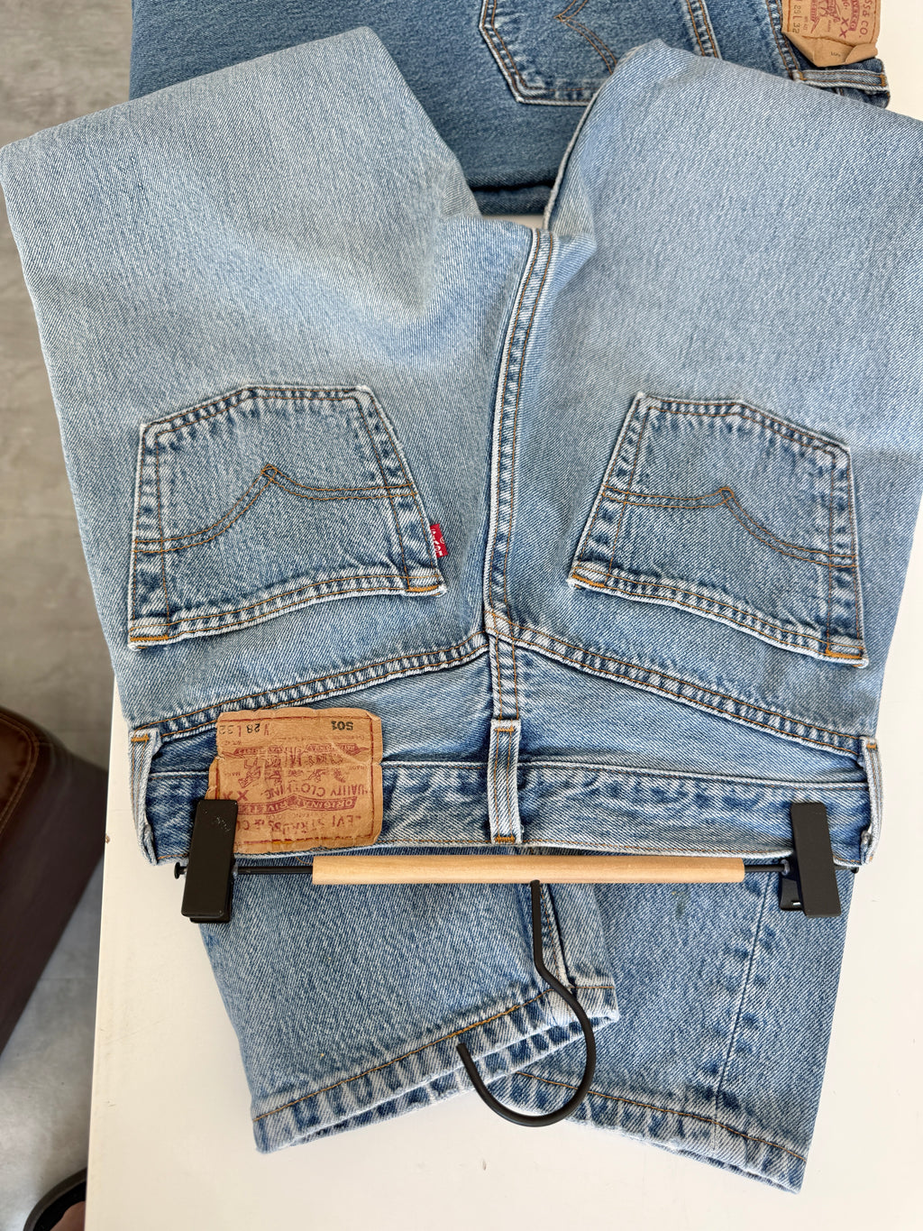 W25 L31 vintage Levis 501 24/25” measured waist medium light blue 501s 90s  USA nl