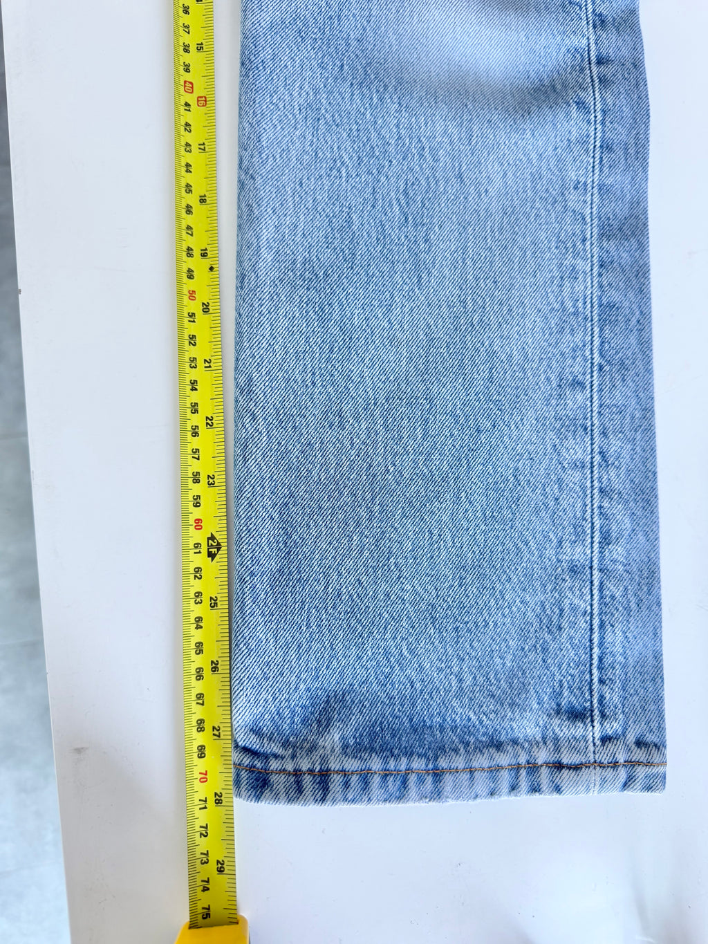 W25 L28 vintage Levis 501 medium blue faded 25” measured waist 90s levis 501s