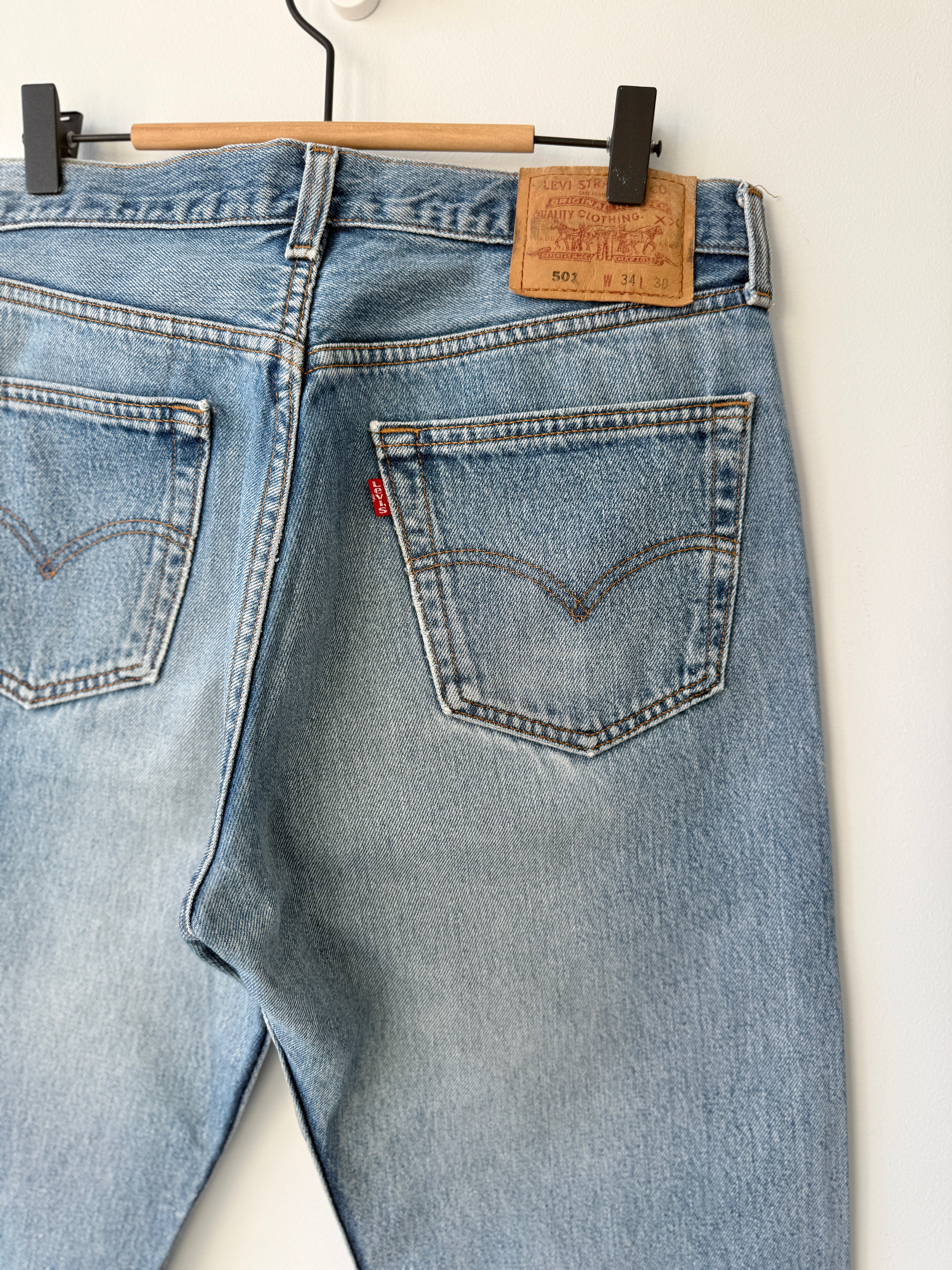 W32 L29 vintage Levis 501 31-32” measured medium faded blue 90s Levi’s 501s