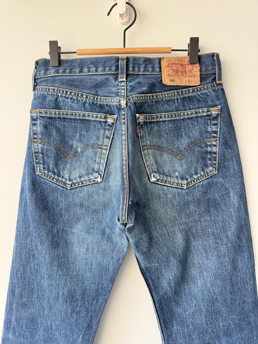 W29 L30 vintage Levis 501 28-29” measured dark blue made in Y2K