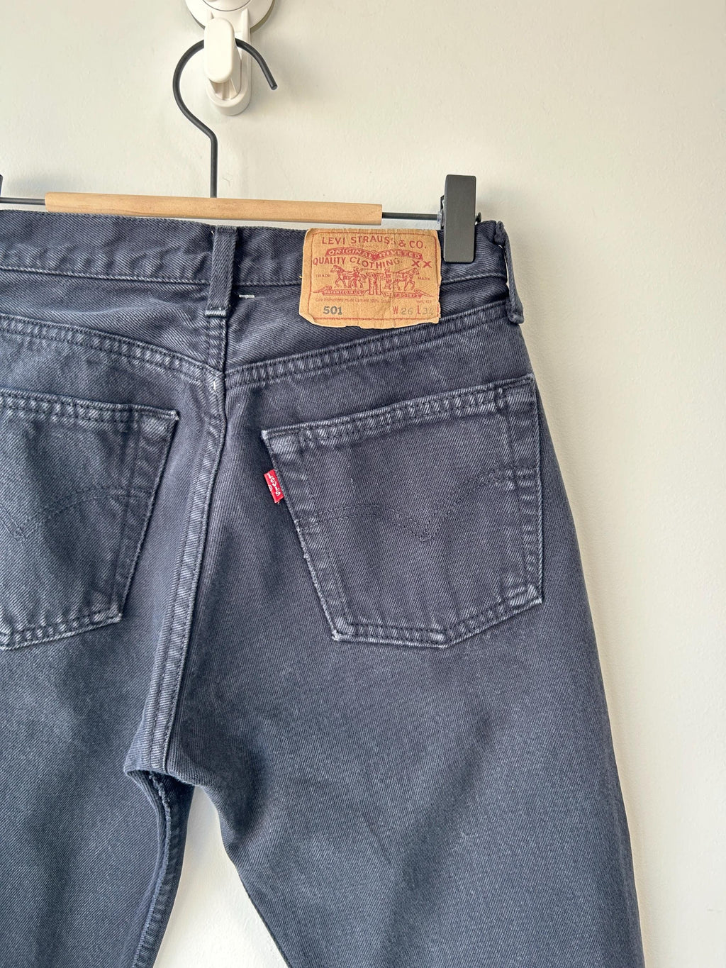 W24 L33 Levis 501 vintage 24” waist black 501s made in France 90s