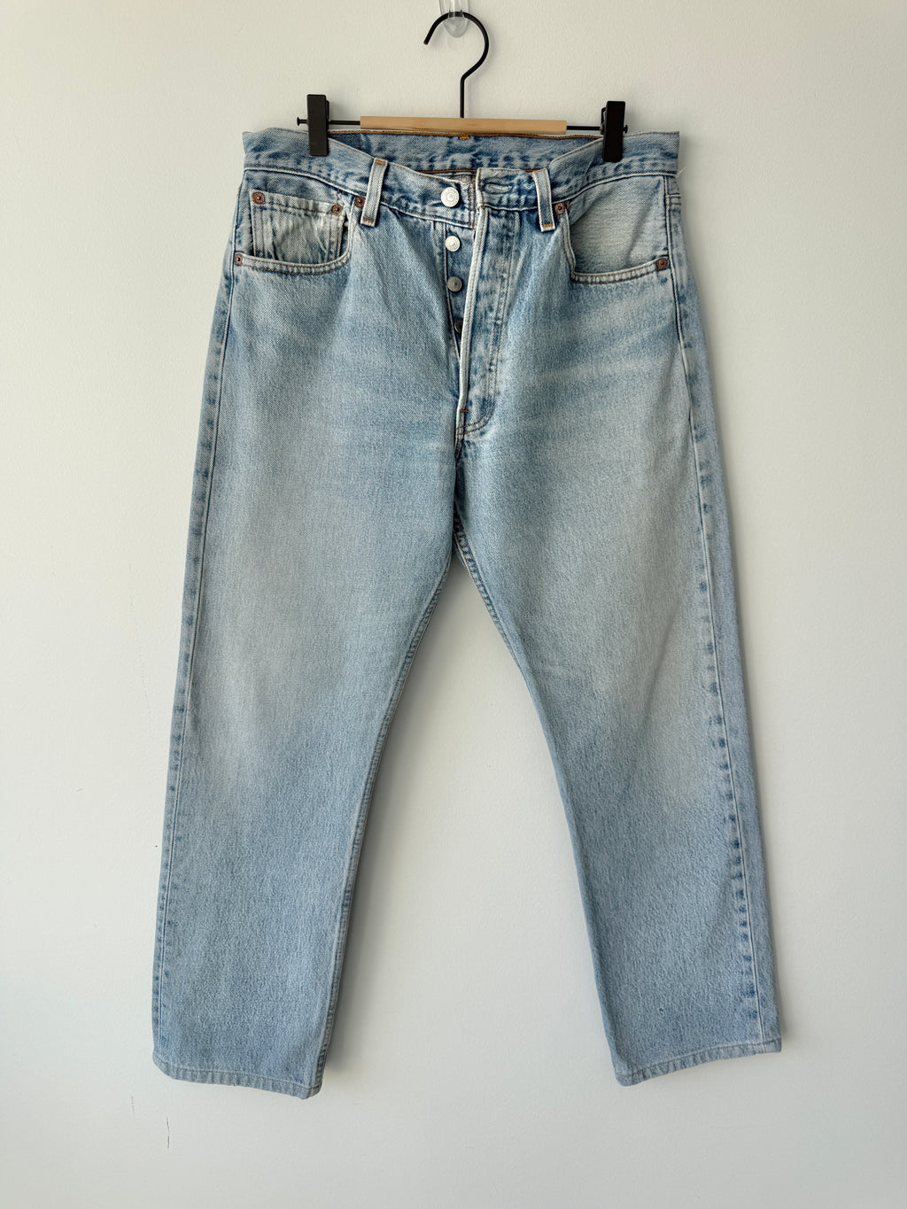 W31 L28 vintage Levis 501 light blue 30/31” measured waist 501s 90s USA