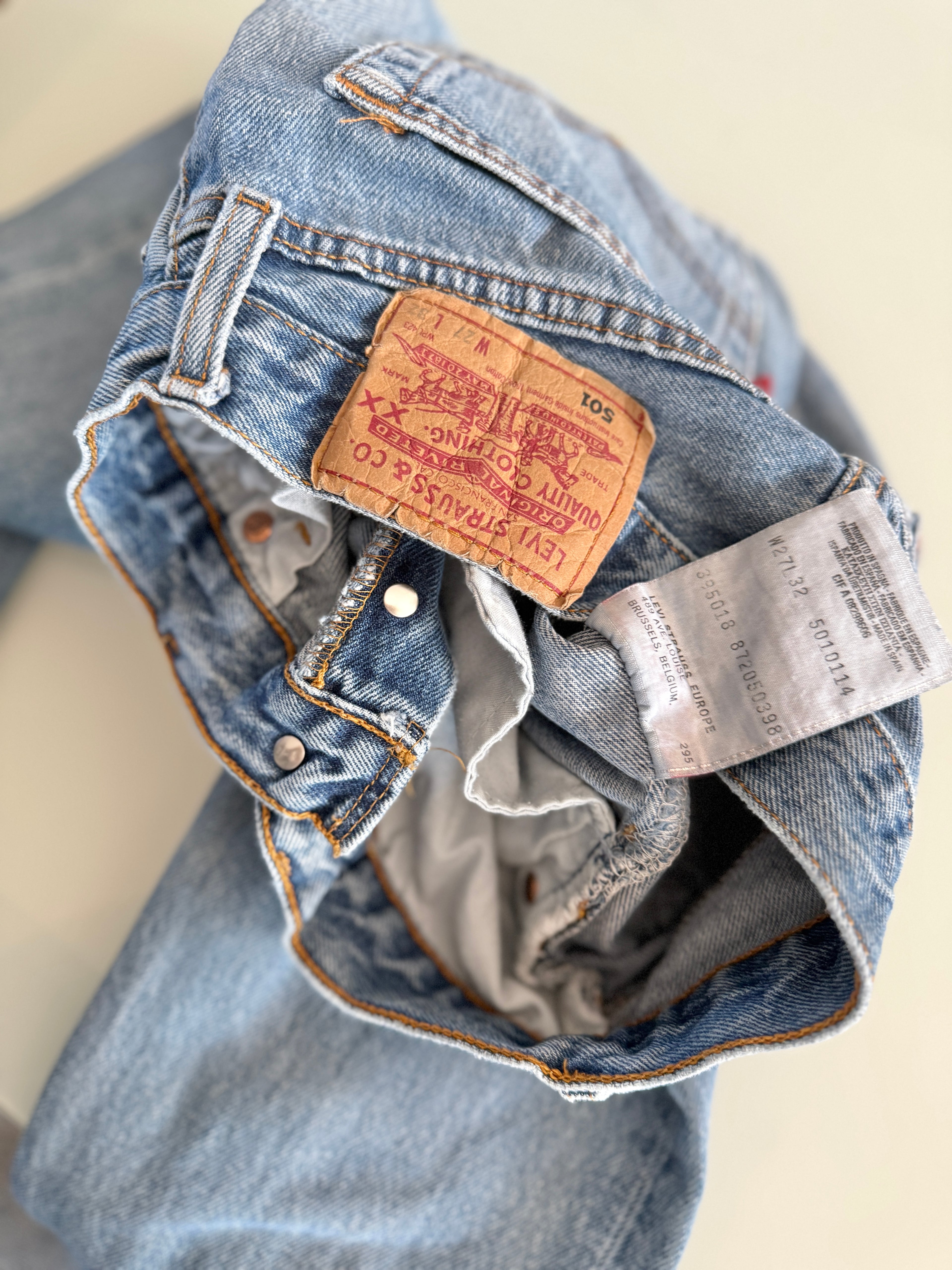 W25 L30 vintage Levis 501 24-25” medium blue 90s Levi’s 501s