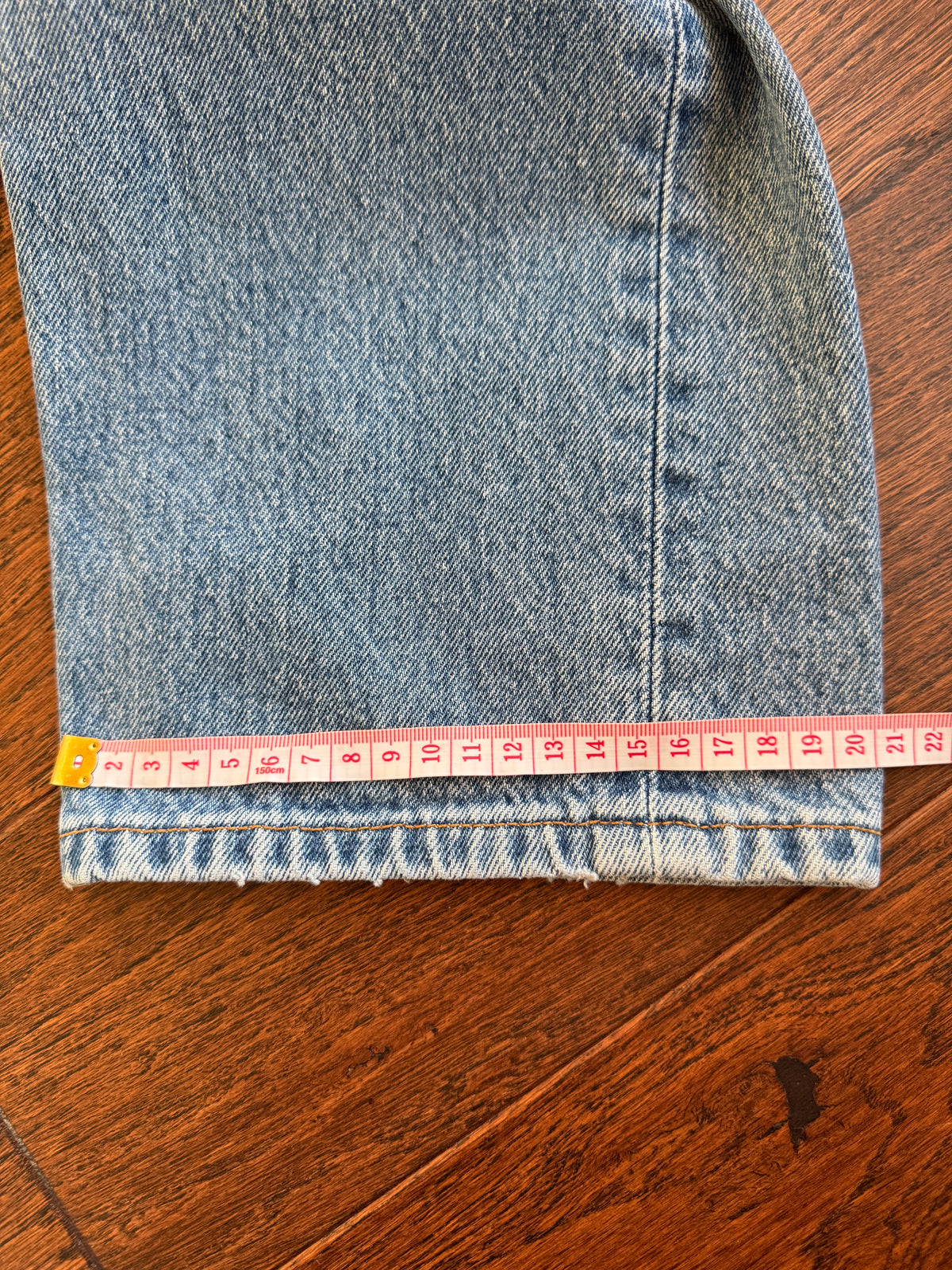 W32 L33 vintage Levis 501s 31/32” measured medium blue faded Y2K 501s