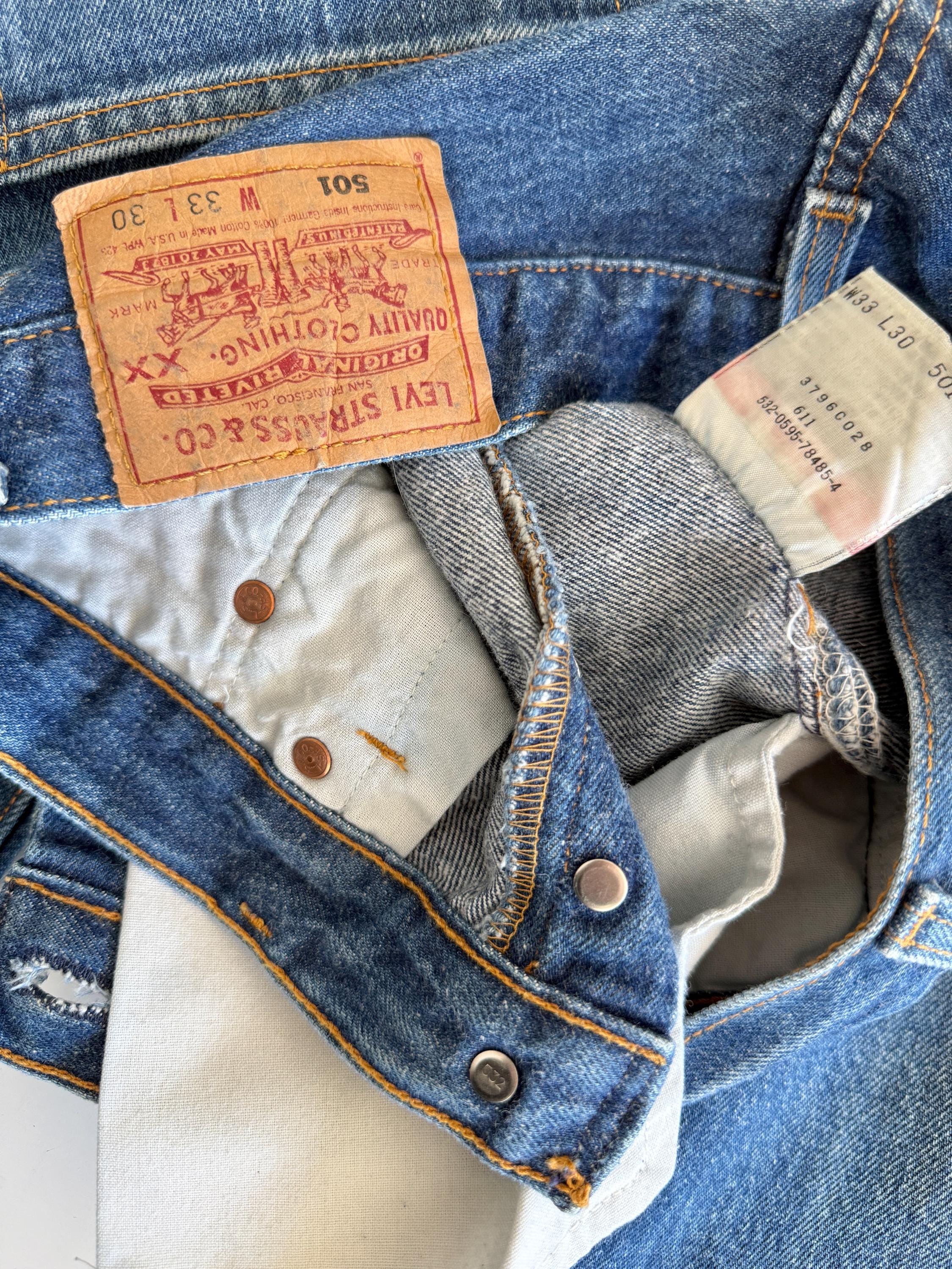 W31 L30 Levis 501 vintage 30-31” measured waist dark blue made in USA 90s