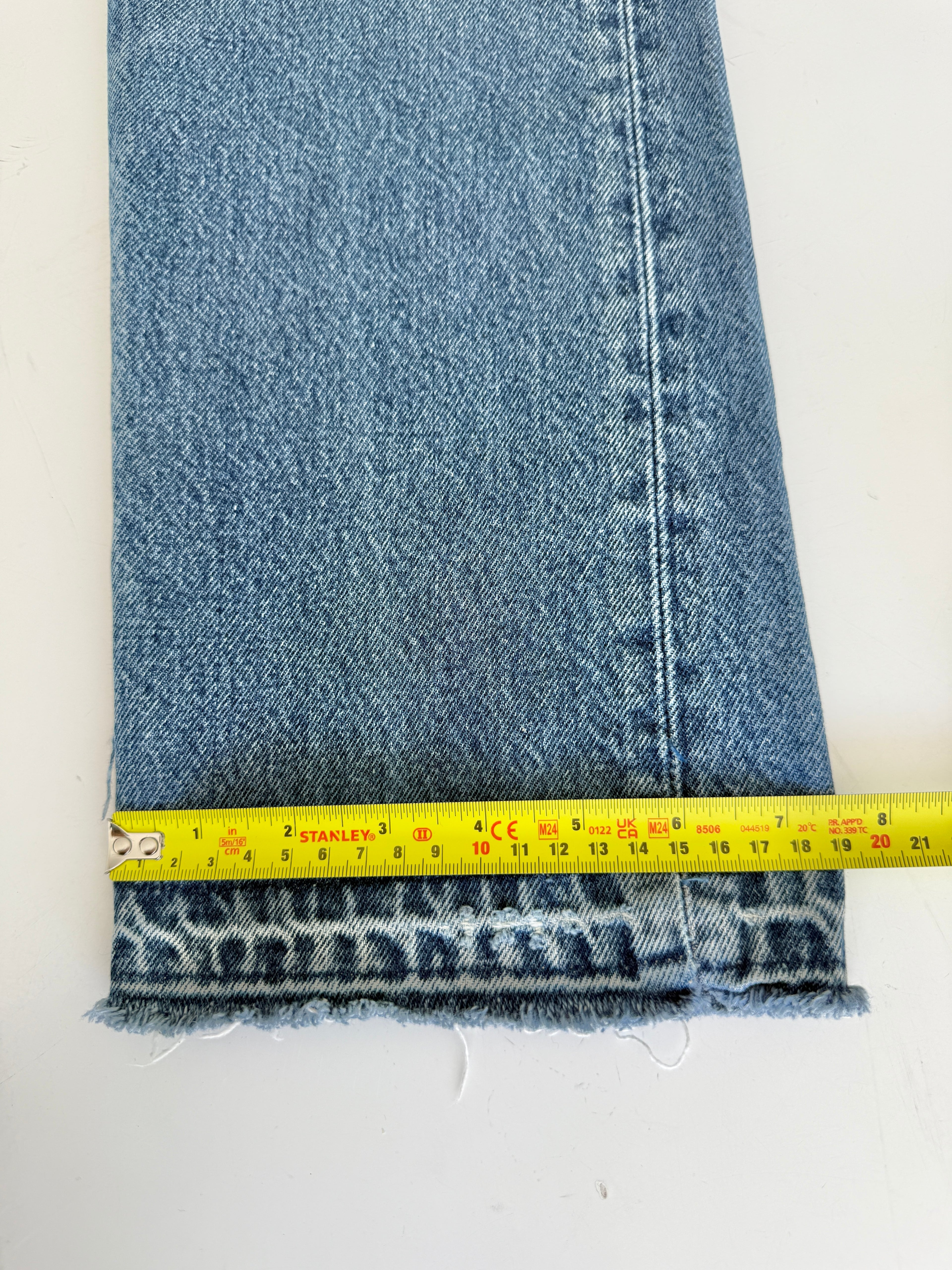 W26 L29 vintage Levis 501s 25/26” medium blue denim Levi’s 501s student fit 90s USA