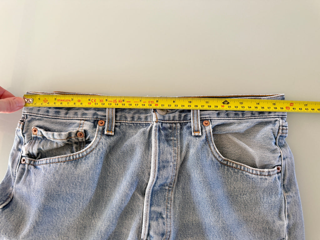 W31 L31 vintage Levis 501 30/31” measured lighter blue 90s USA Levi’s 501s