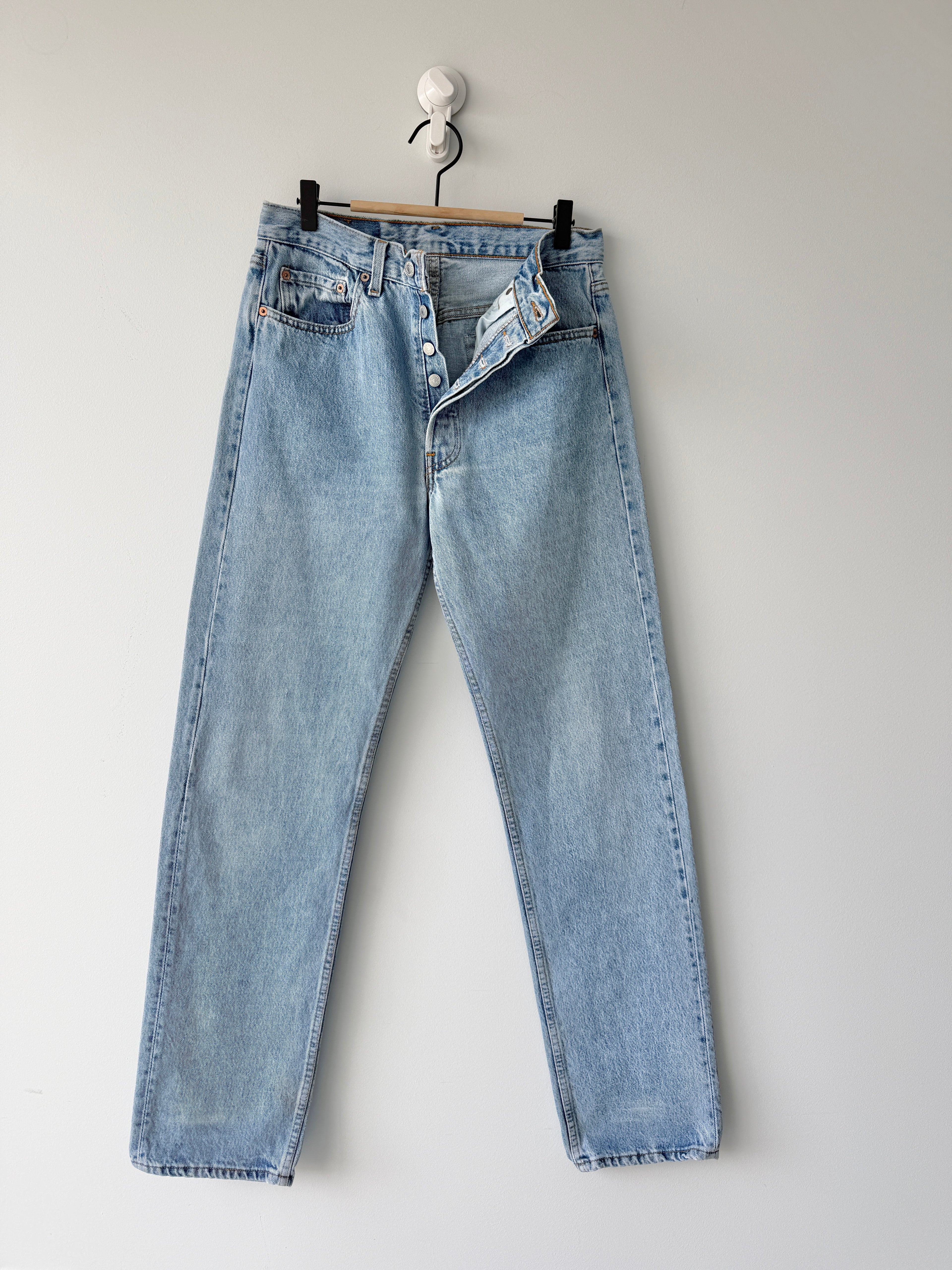 W29 L33 vintage Levis 501 28-29” measured light blue 90s denim Levi’s 501s USA