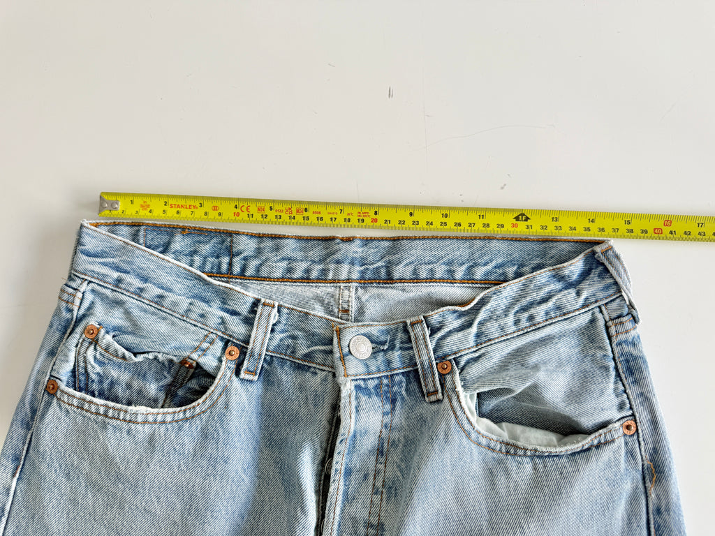 W29 L35 vintage Levis 501 28-29” measured light blue faded 90s denim Levi’s 501s