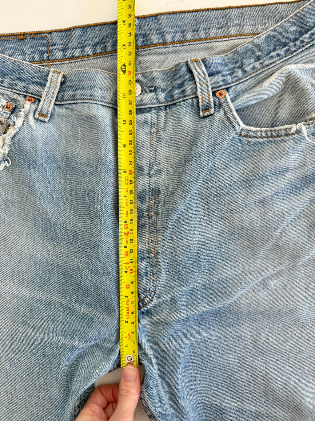 Soft W34 L30 vintage Levis 501 32-34” measured light medium blue faded denim Y2K 501s