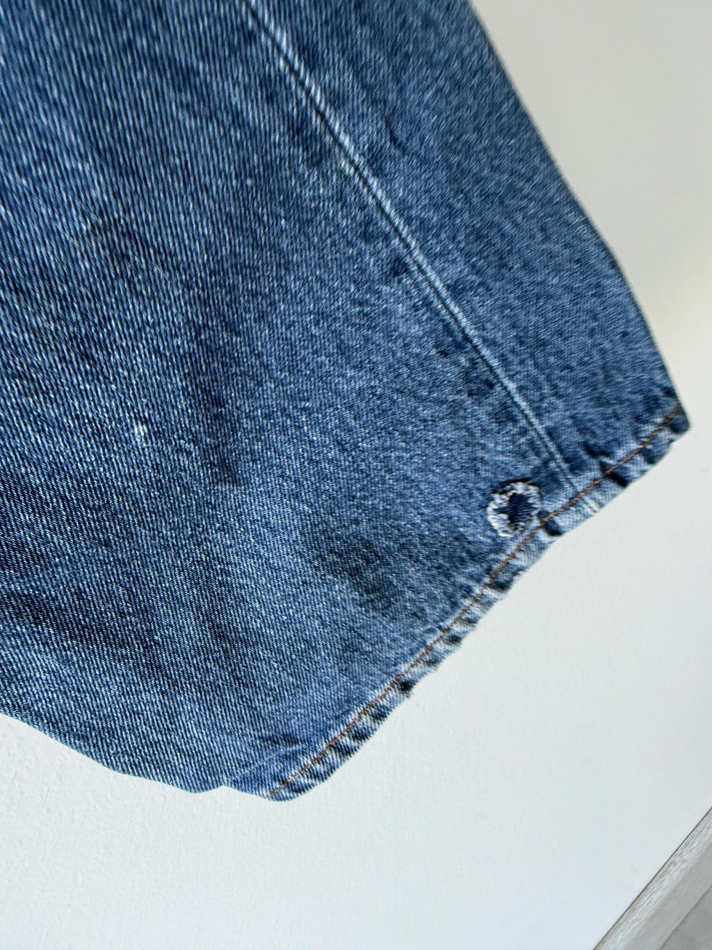 W34 L31 vintage Levis 501 33-34” measured whiskers faded dark blue made in USA 90s