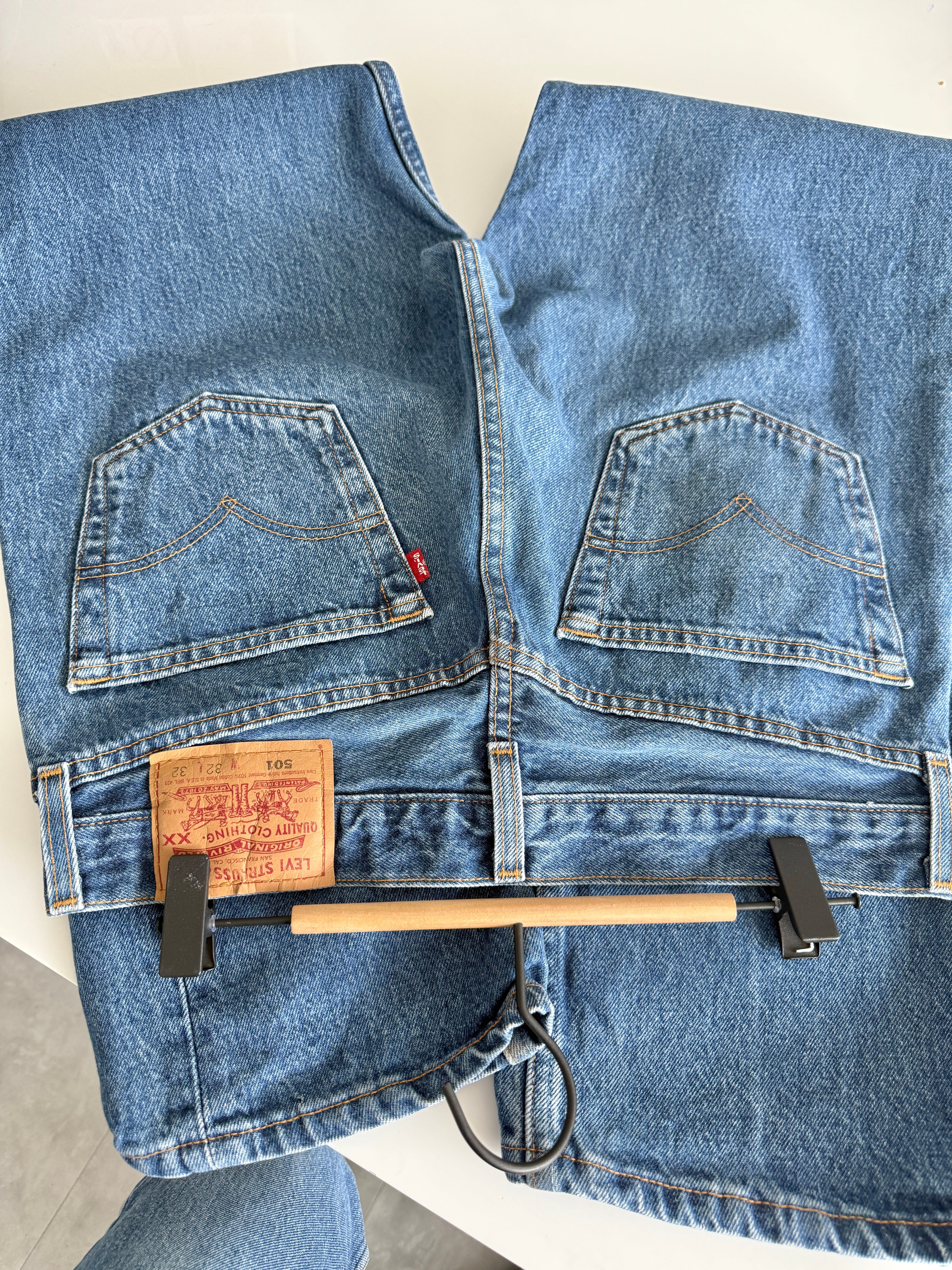 W31 L31 vintage Levis 501 30-31” measured dark blue made in 90s USA