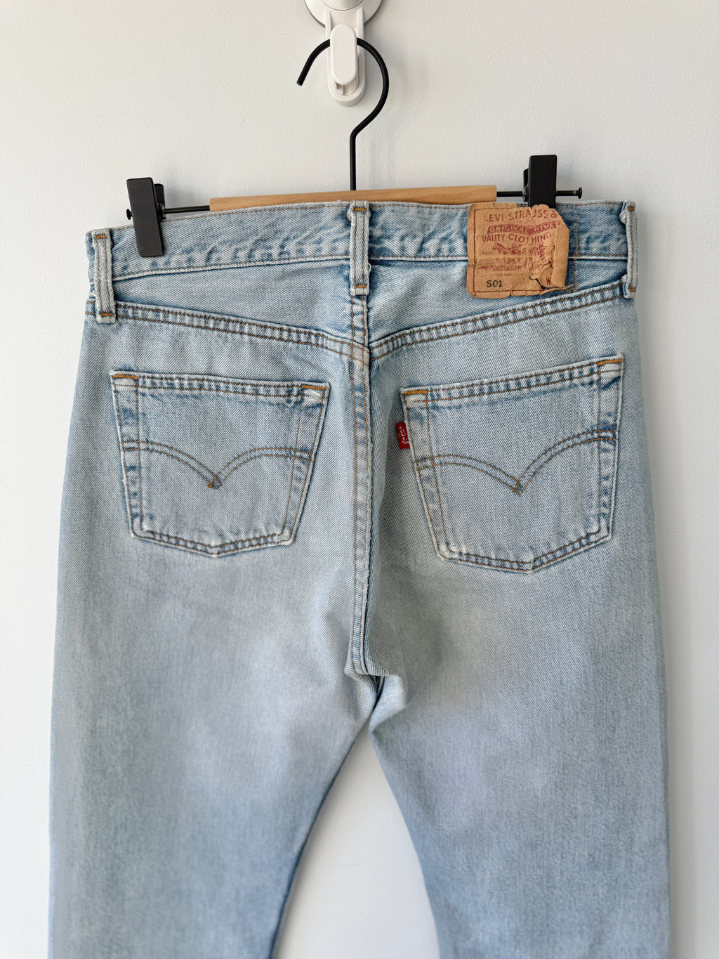 W27 L33 vintage Levis 501 27” measured light faded blue 90’s levi’s 501s