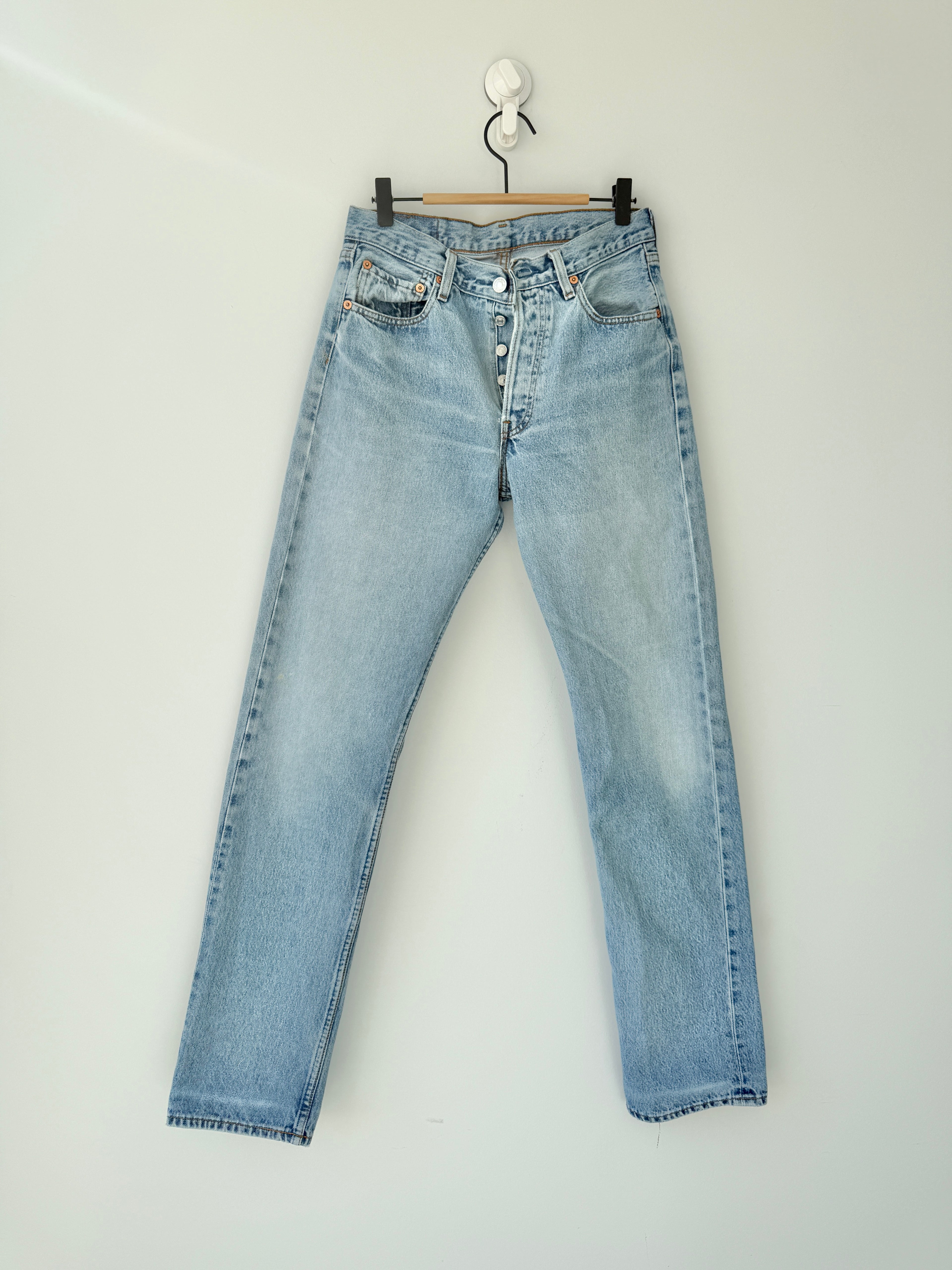 W28 L32 vintage Levis 501 27/28” measured light faded blue denim Levi’s 501s