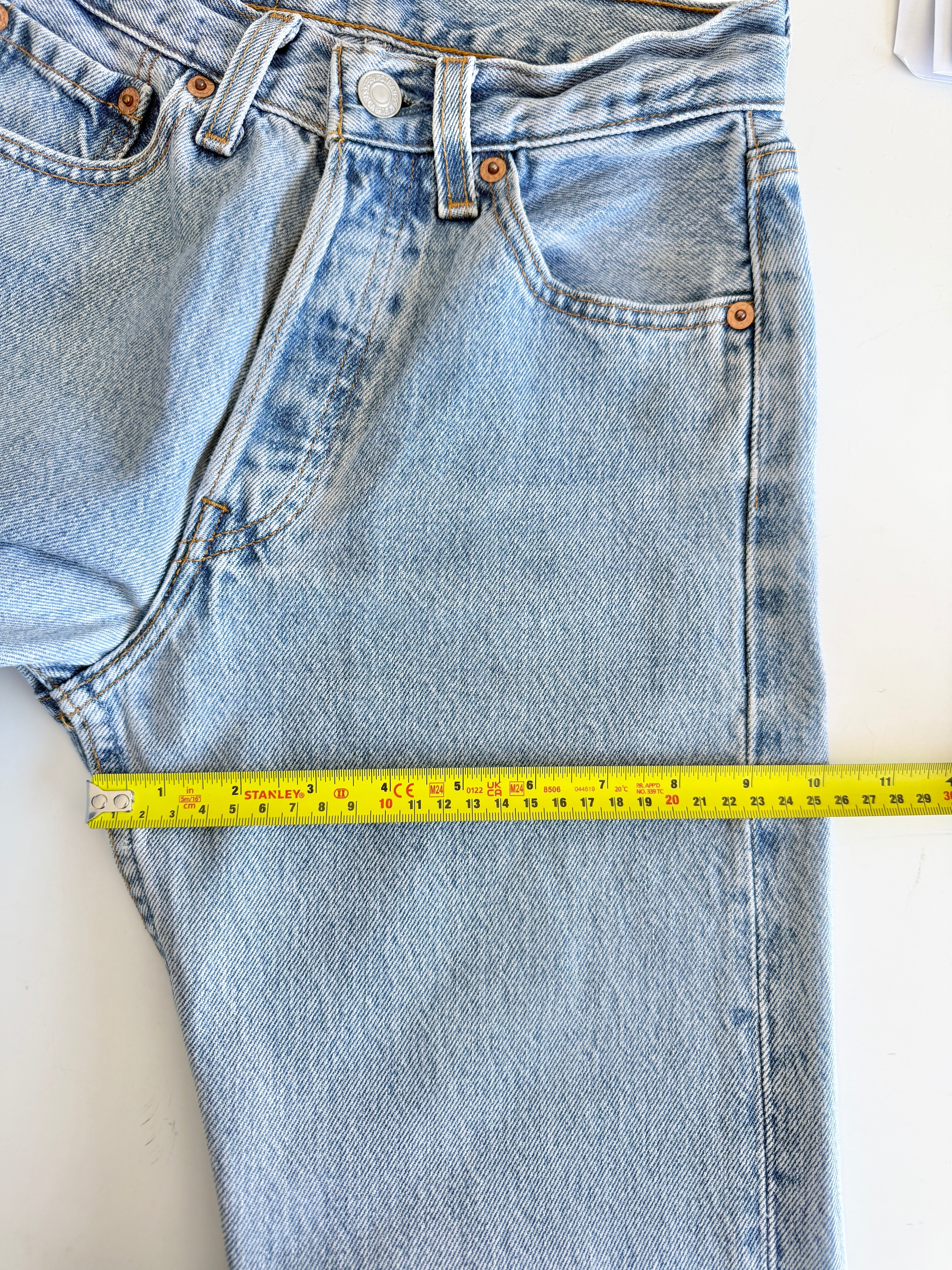 W23 L30 vintage Levis 501s 22/23” light medium blue Levi’s 501s 90s