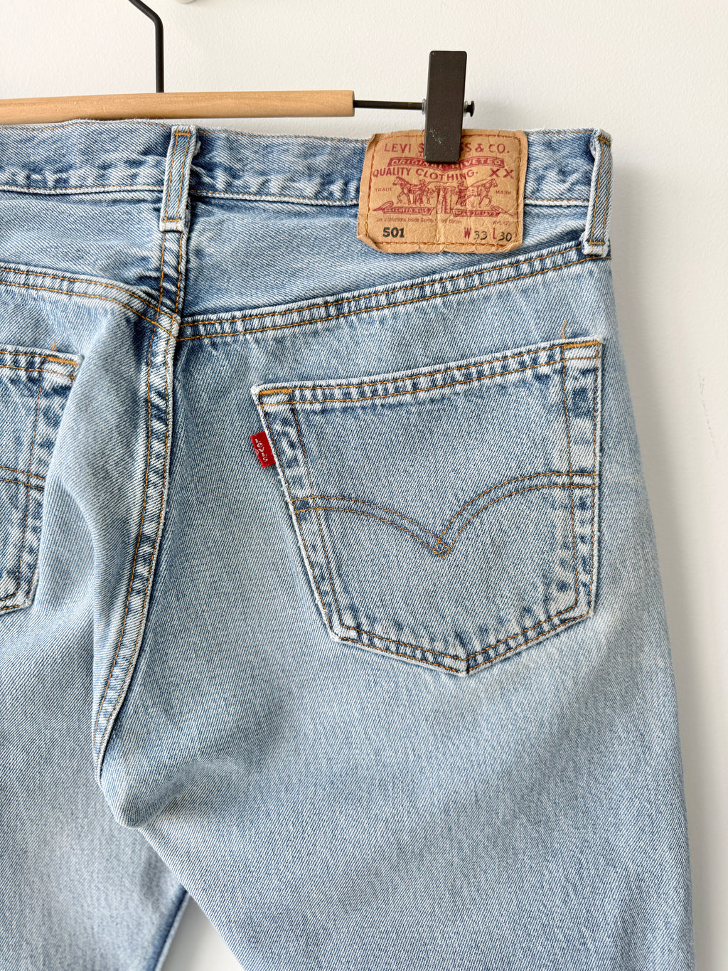 W31 L29 vintage Levis 501 31” measured unique faded blue denim 90s Levi’s 501s