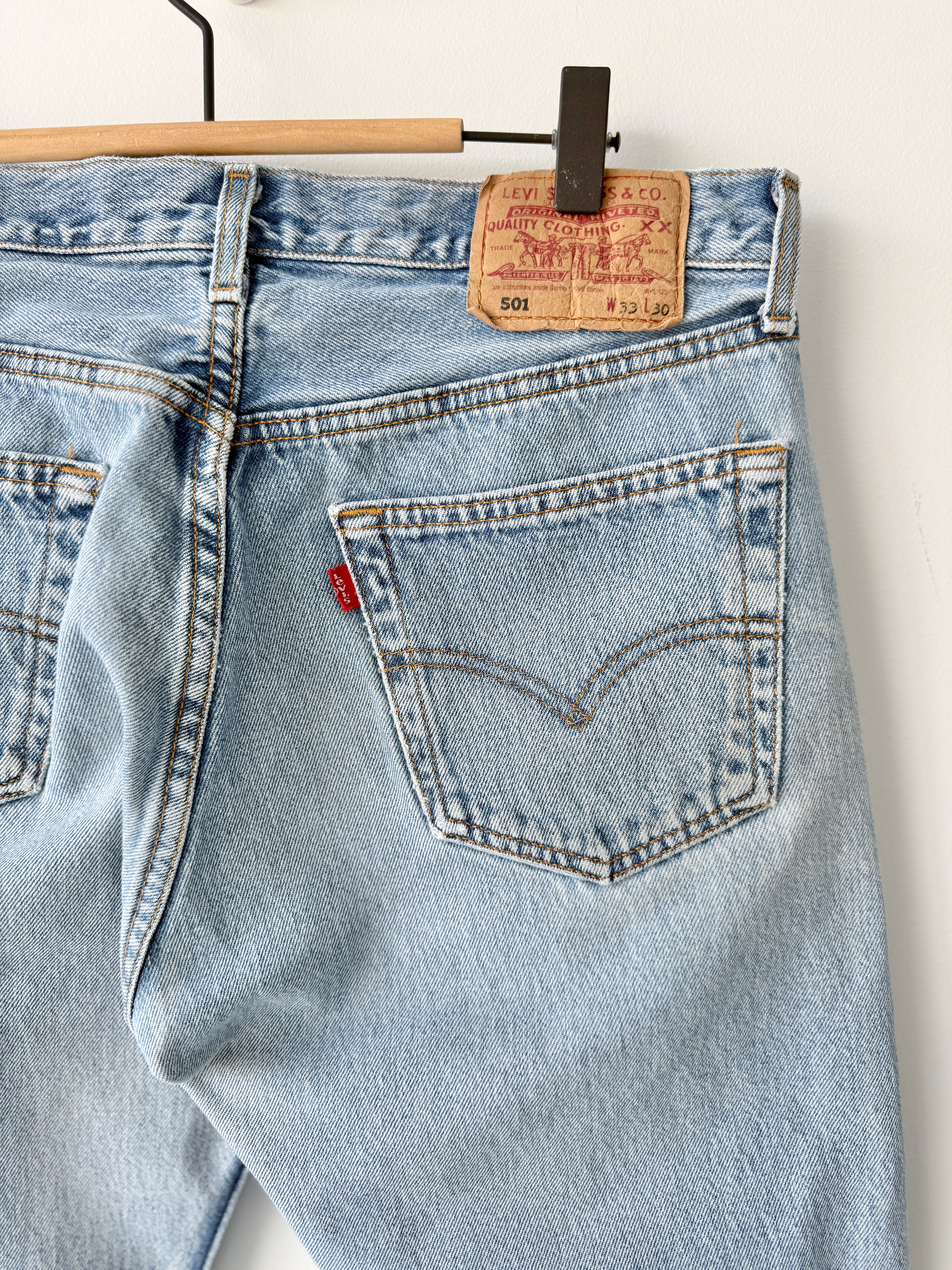 W31 L29 vintage Levis 501 31” measured unique faded blue denim 90s Levi’s 501s