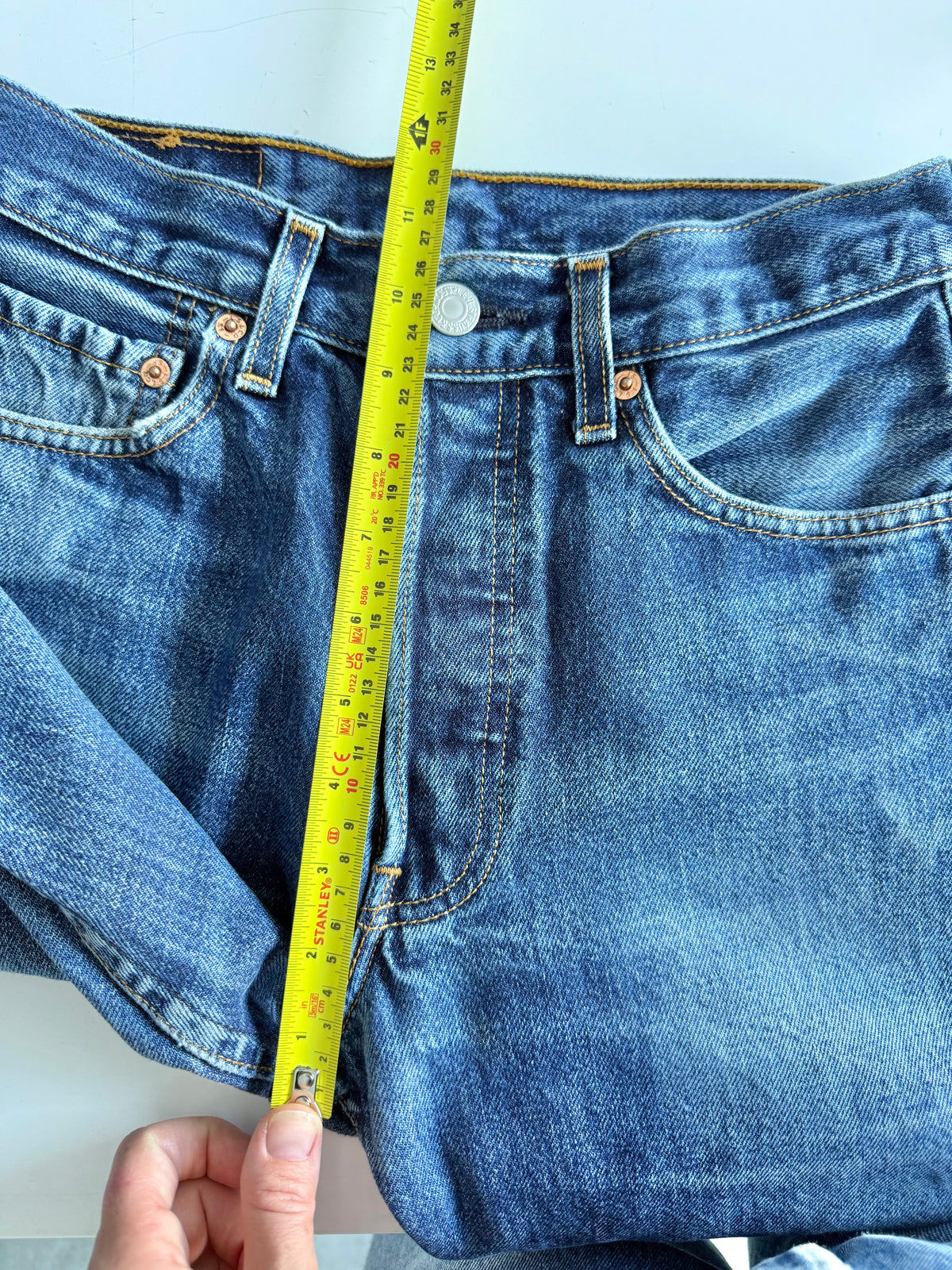 W26 L30 vintage Levis 501 dark blue 25/26” measured waist Y2K levis 501s