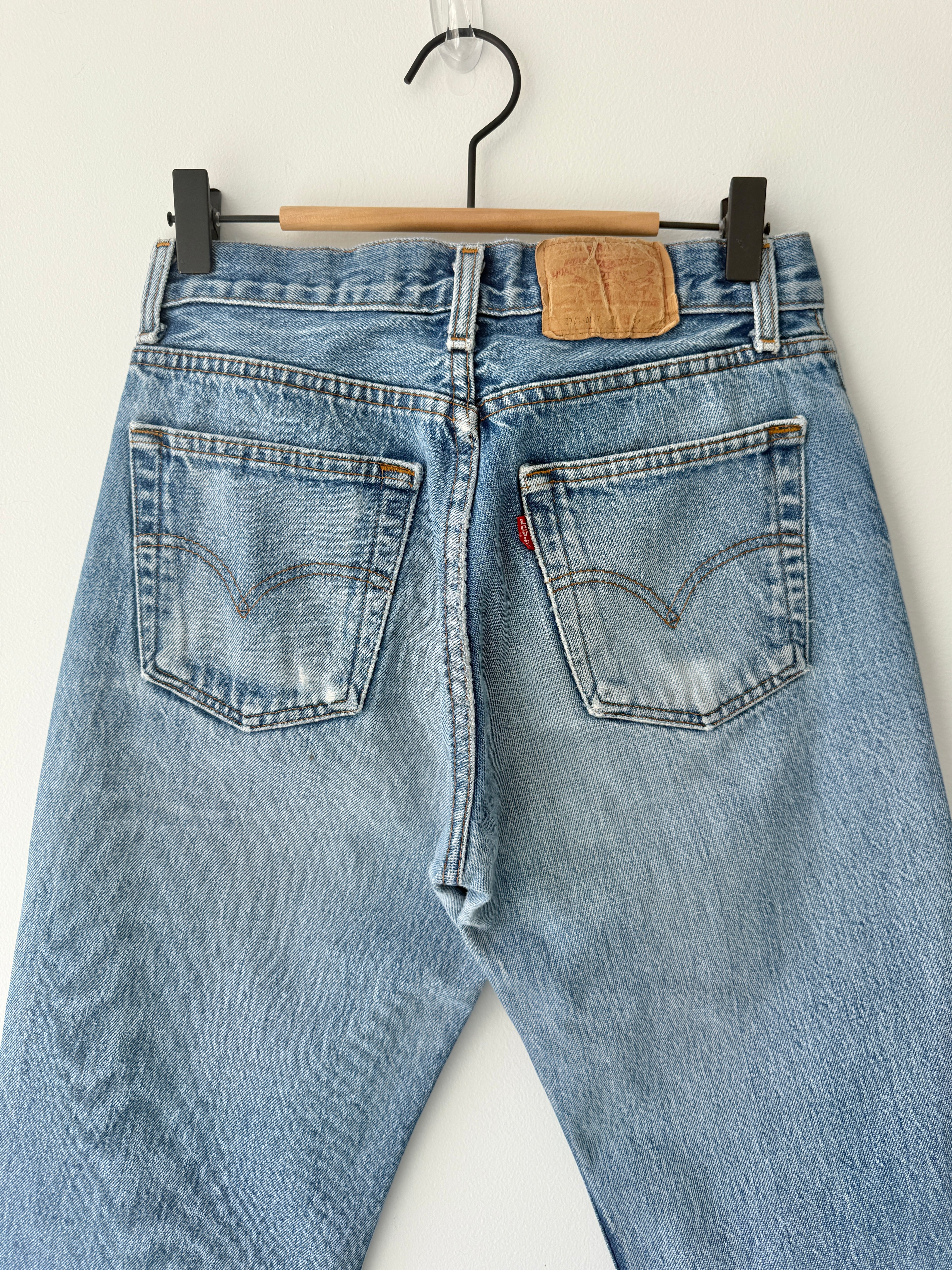 W27 L30 vintage Levis 701s 26/27” measured waist medium faded blue USA 80s 701s