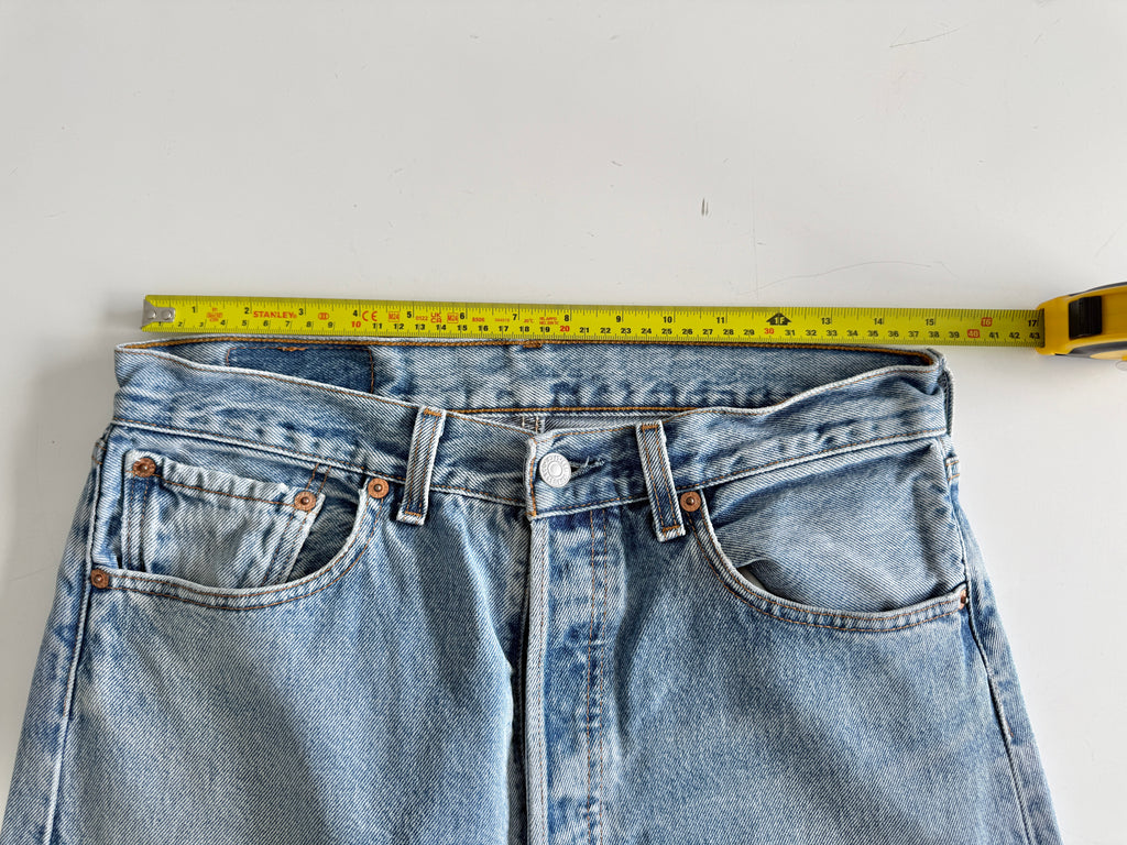 W29 L29 vintage Levis 501 29” light blue Levi’s 501s Y2K