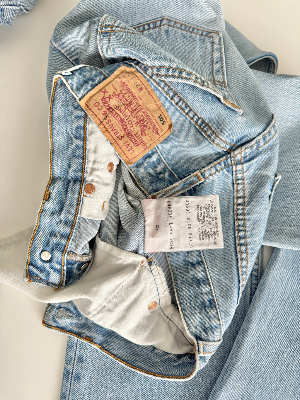 W25 L29 vintage Levis 501 24-25” light blue 90s Levi’s 501s