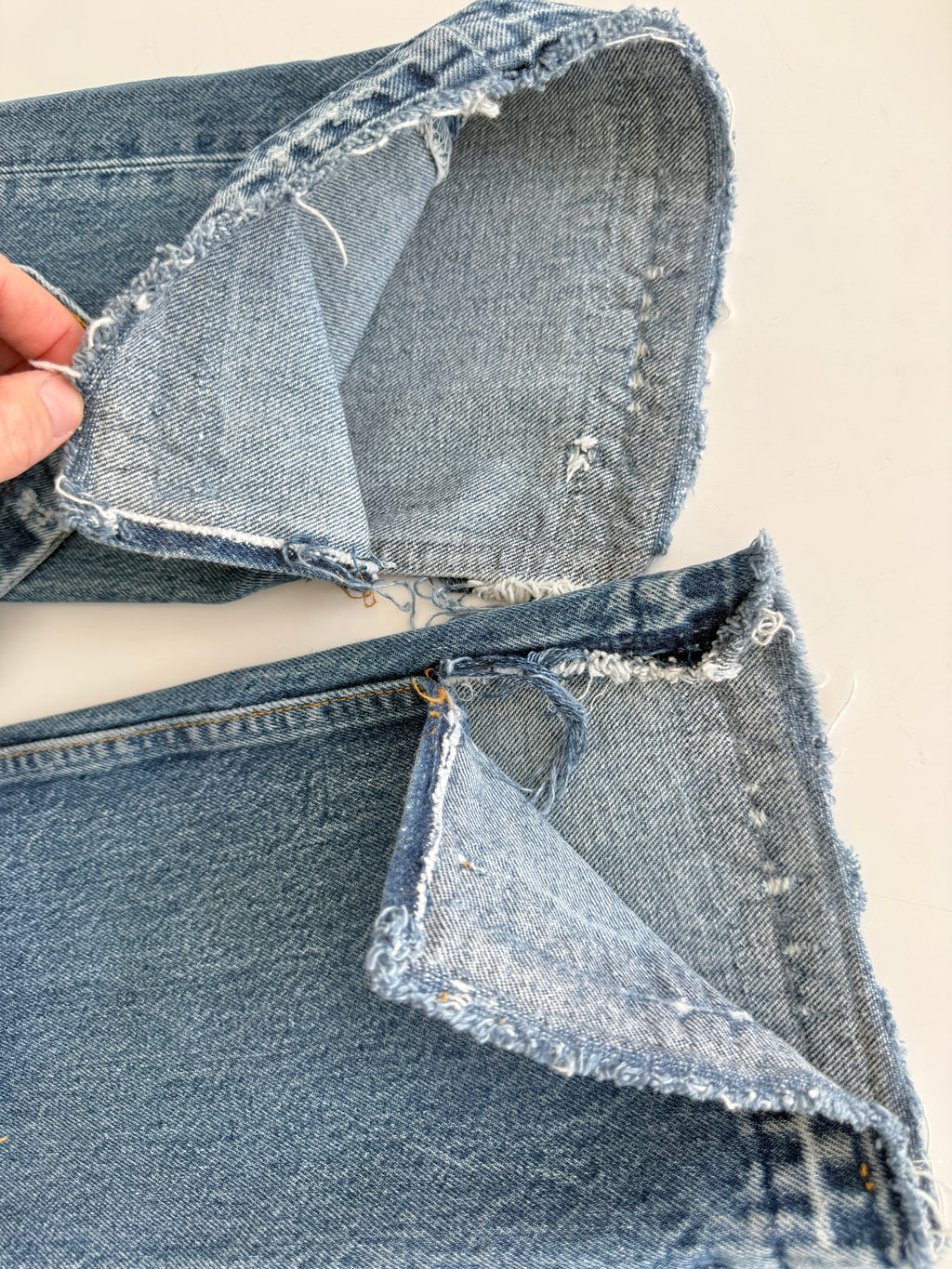 W26 L29 vintage Levis 501s 25/26” medium blue denim Levi’s 501s student fit 90s USA
