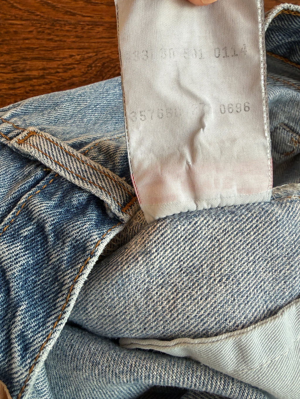 Soft W31 L29 vintage Levis 501s 31” measured medium light blue faded 90s 501s