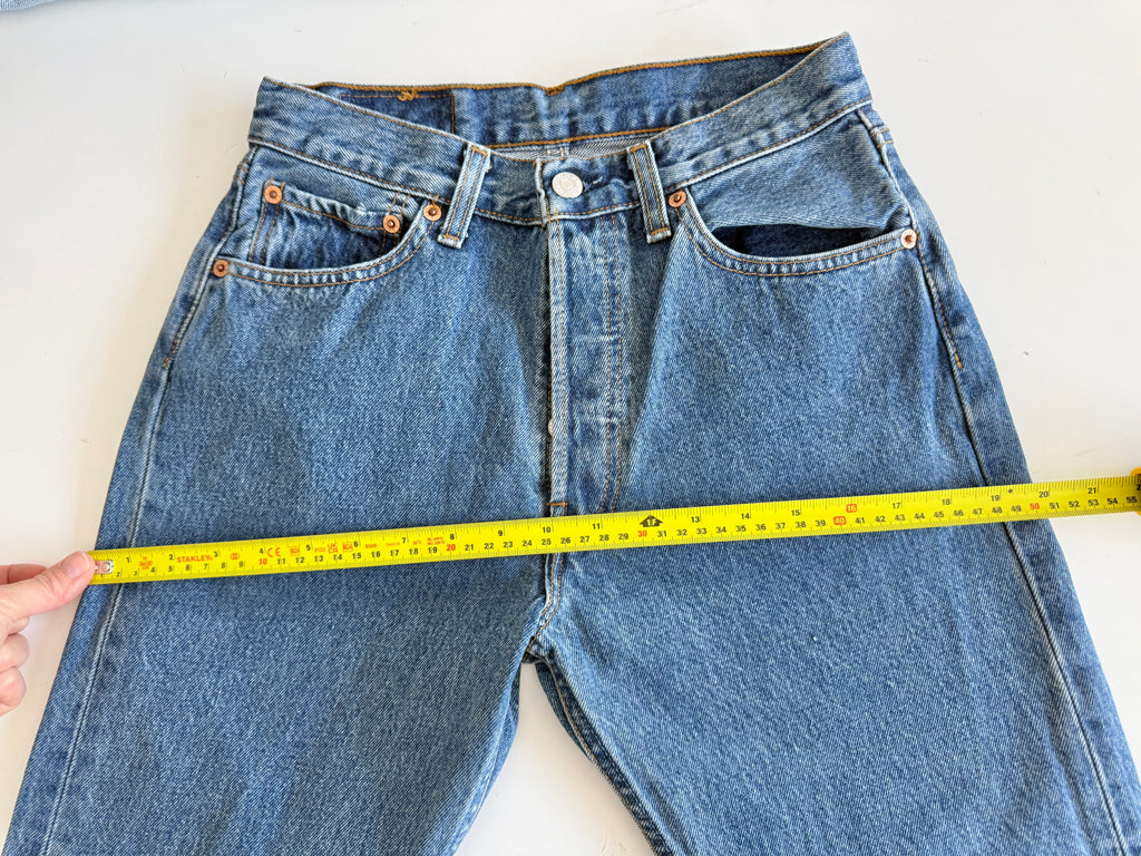W26 L32 vintage Levis 501 25/26” measured waist dark blue 501s 90s -nl