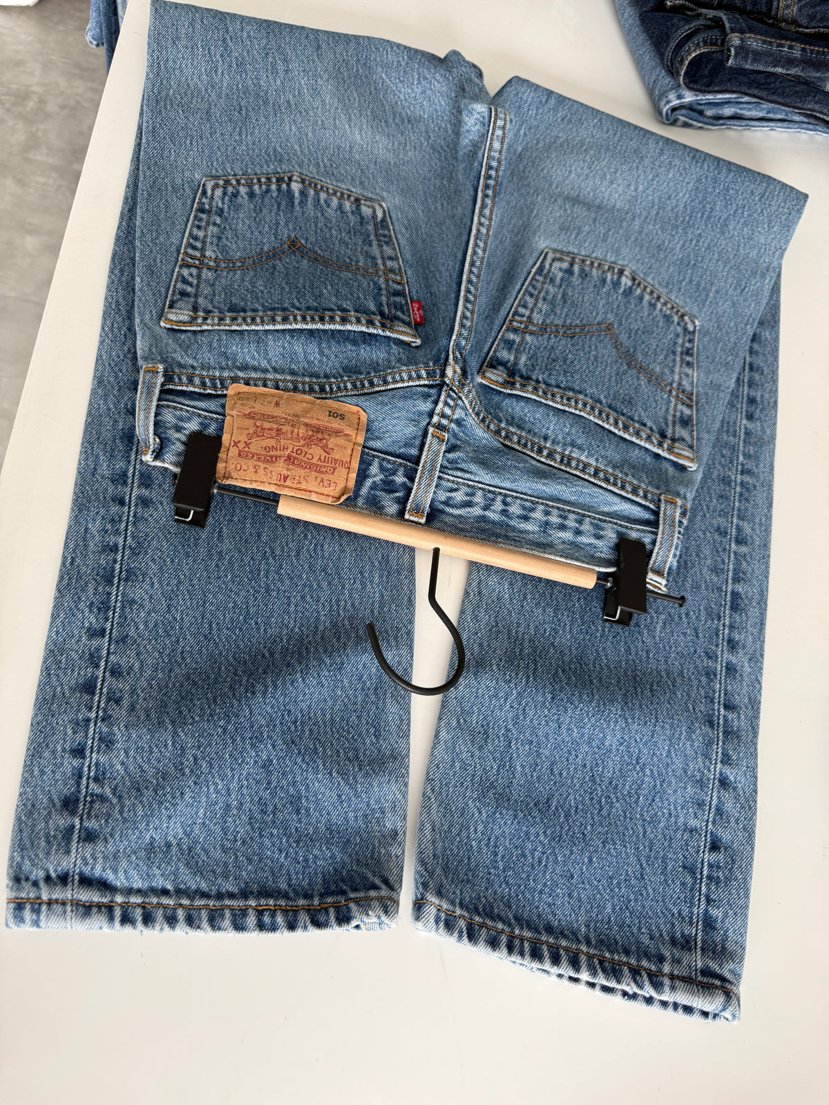 W25 L29 vintage Levis 501s 24/25” measured medium blue fade denim 90s 501s