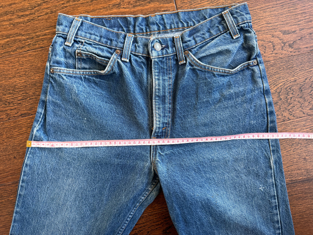 W31 L30 vintage Levis 509s 30/31” measured dark denim patch work blue 90s 509s USA