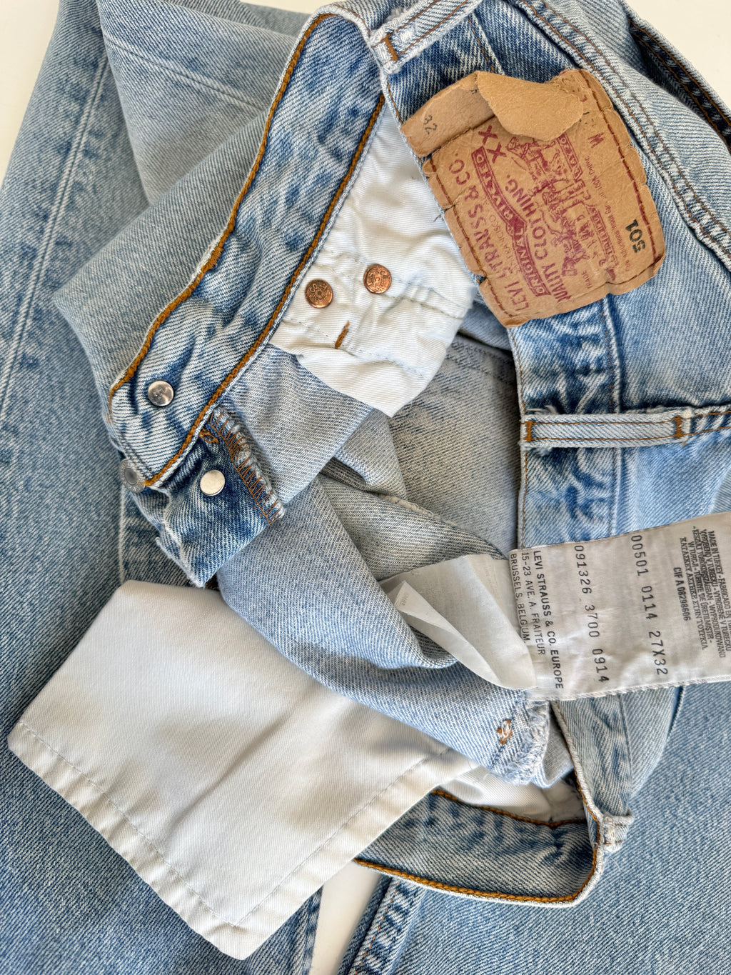 W25 L30 vintage Levis 501s 25” measured light blue faded Y2K 501s