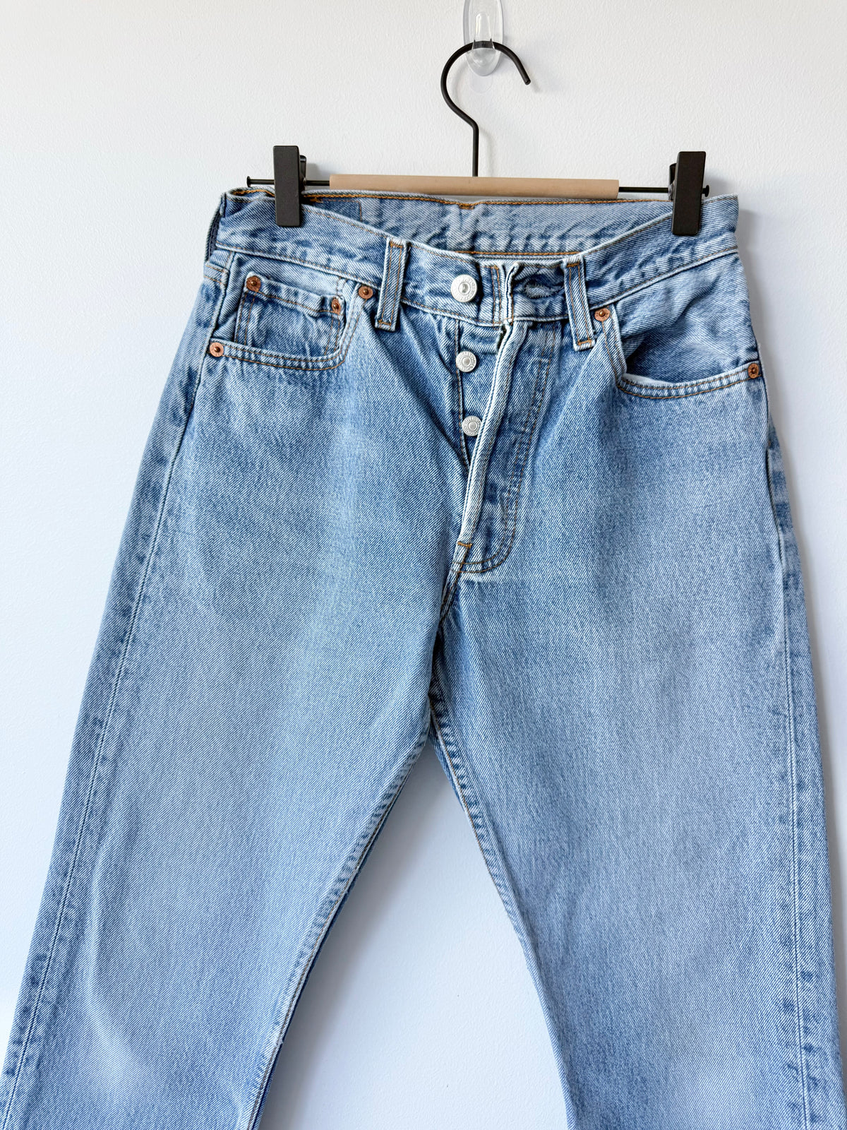 W25 L28 vintage Levis 501 medium blue faded 25” measured waist 90s levis 501s