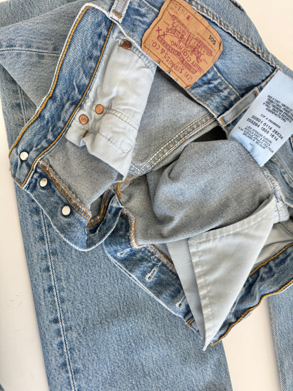 W26 L33 vintage Levis 501 25/26” measured waist medium faded blue 501s Y2K