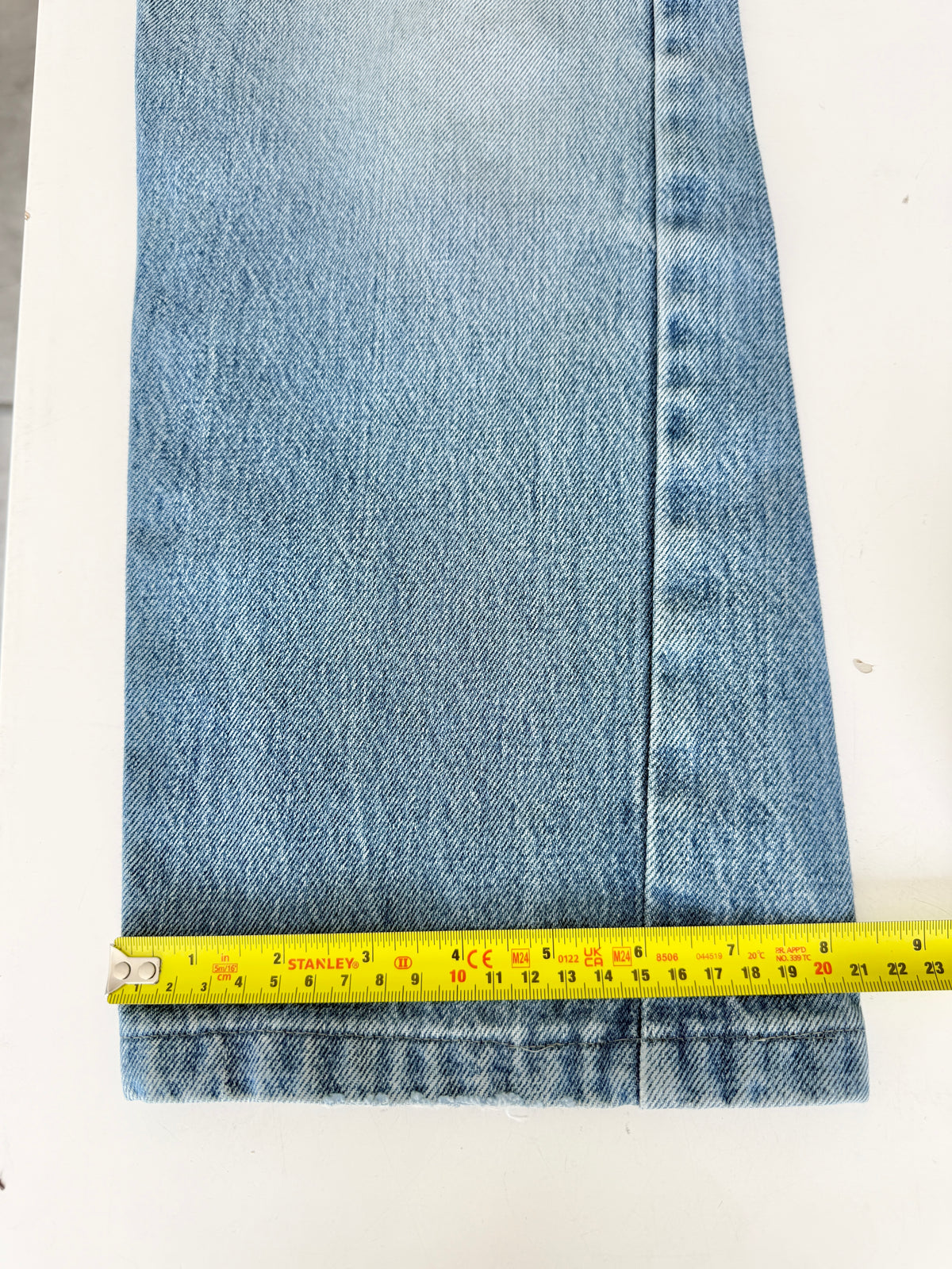 W28 L27 vintage Levis orange tag light blue faded 28” measured waist 501s 80s