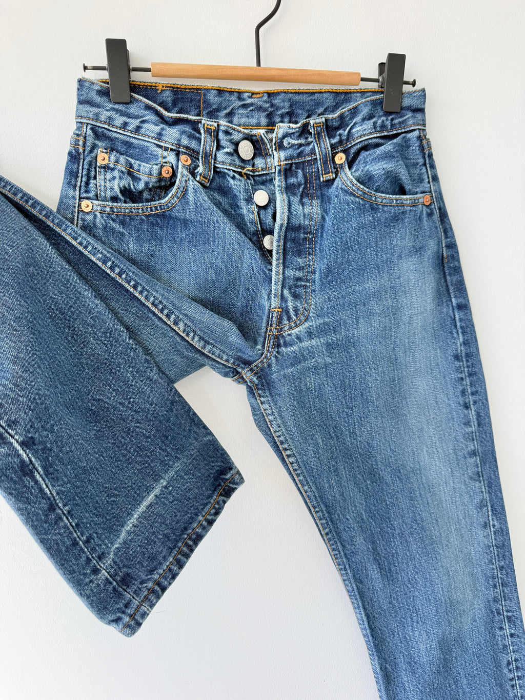 W24 L29 vintage Levis 501 23/24” measured waist faded dark blue 501s 90s denim