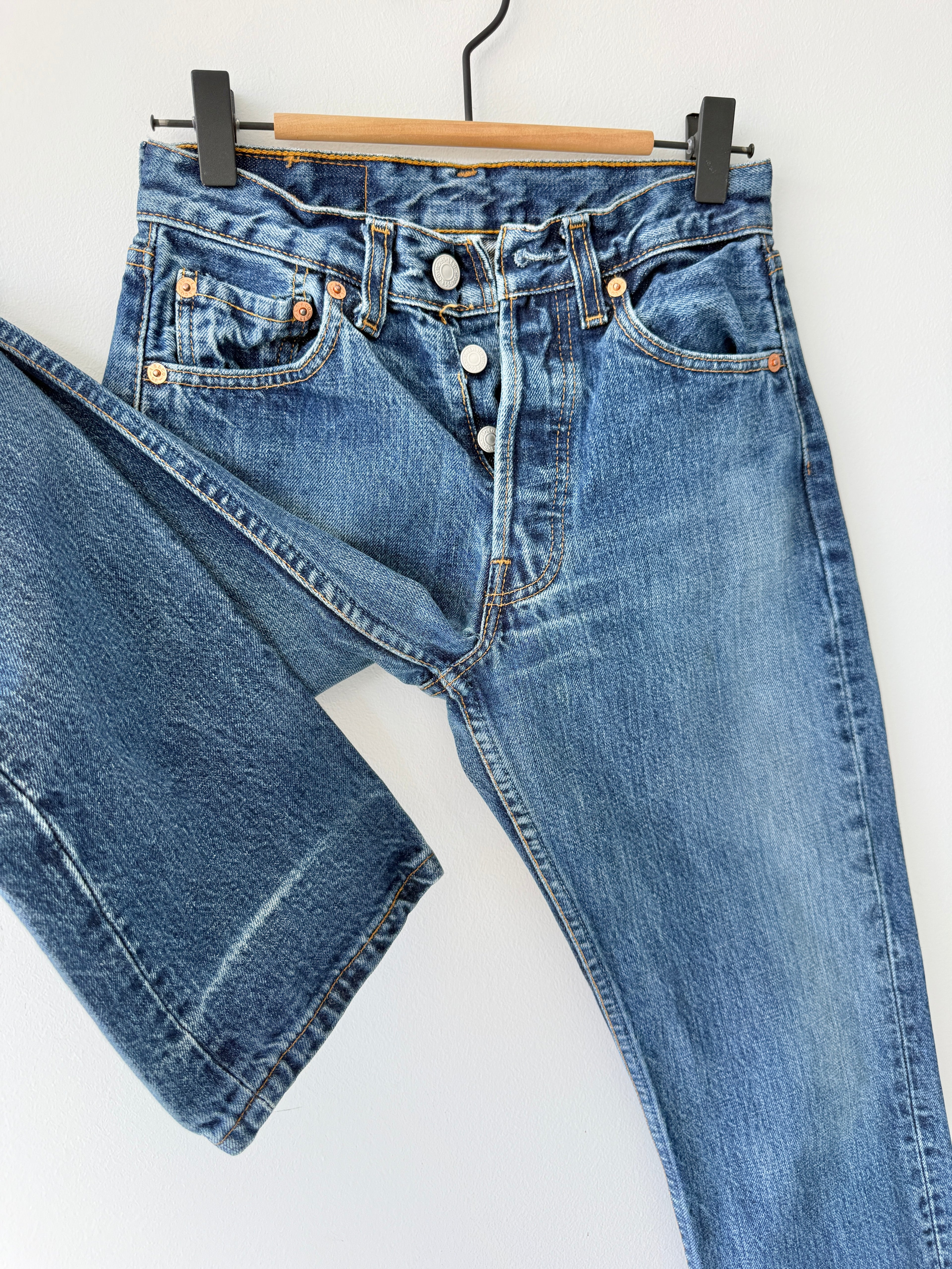 W24 L29 vintage Levis 501 23/24” measured waist faded dark blue 501s 90s denim